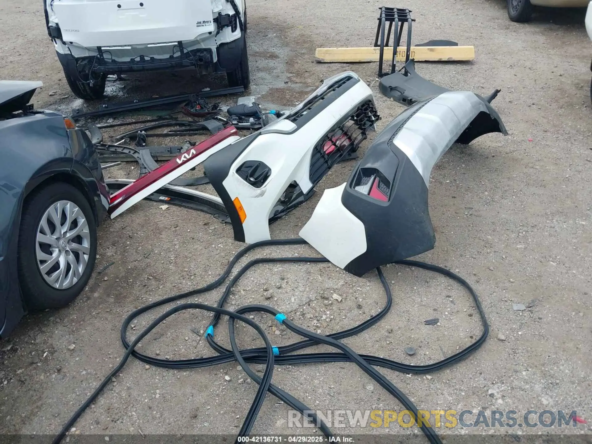 19 Photograph of a damaged car KNDEU2AA9R7665996 KIA SELTOS 2024