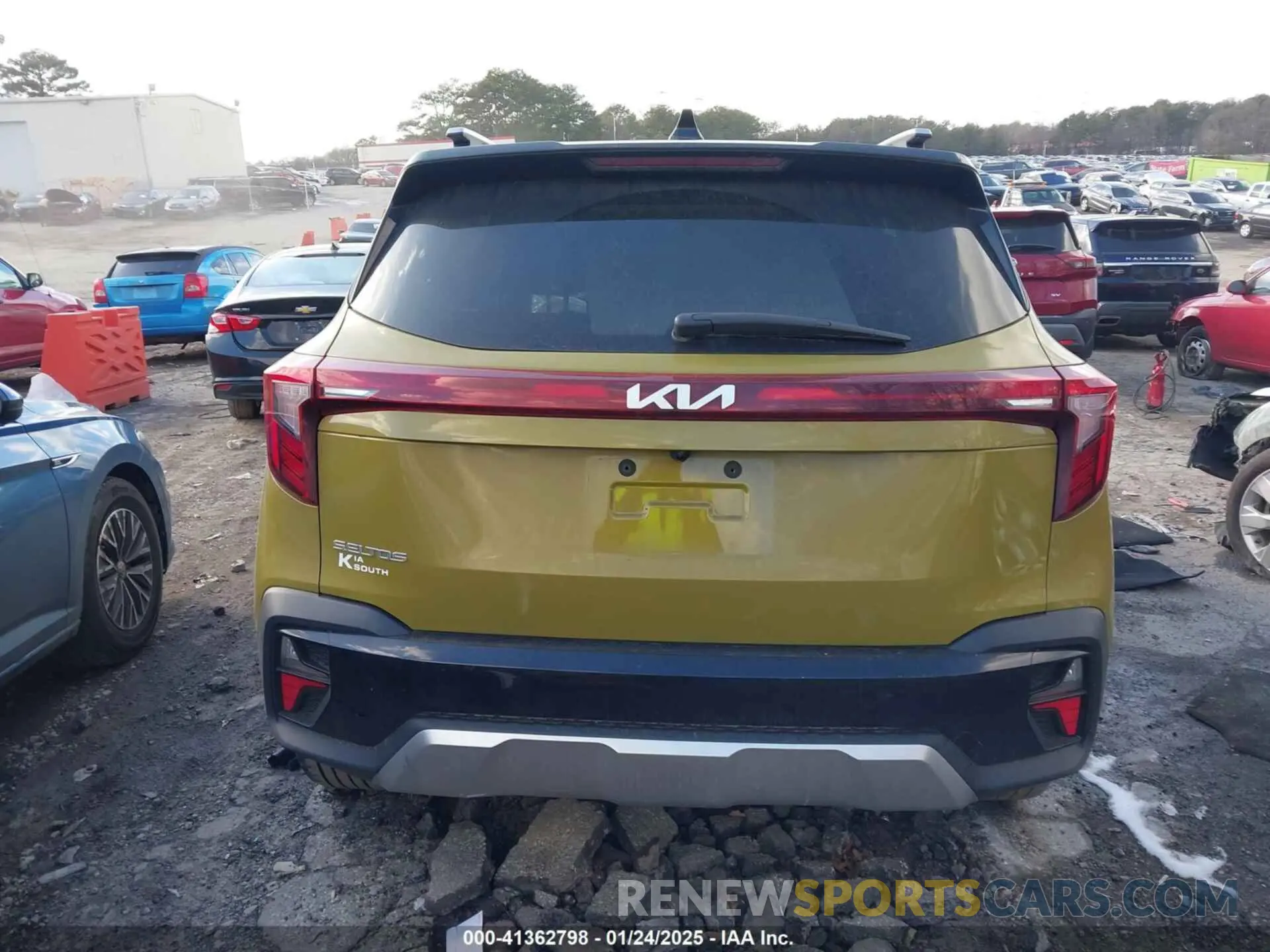 15 Photograph of a damaged car KNDEU2AAXR7588765 KIA SELTOS 2024