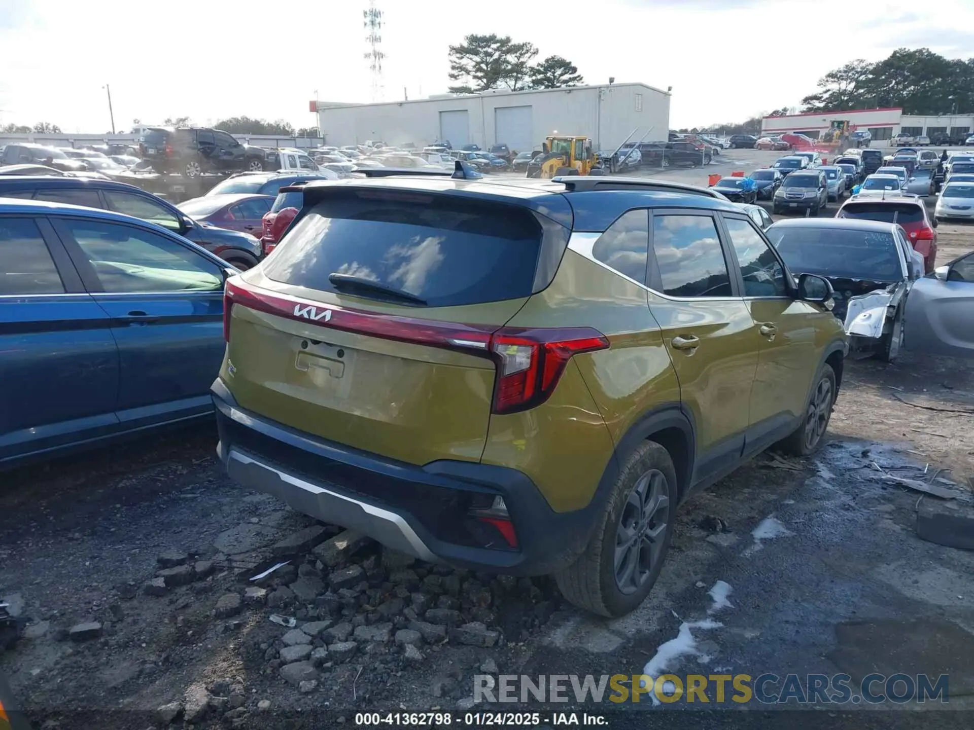 4 Photograph of a damaged car KNDEU2AAXR7588765 KIA SELTOS 2024