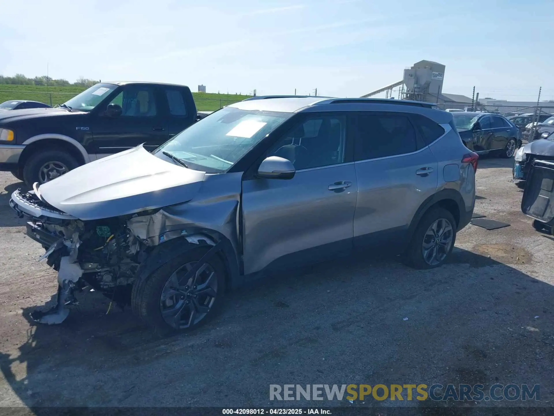 2 Фотография поврежденного автомобиля KNDEUCAA0R7625439 KIA SELTOS 2024