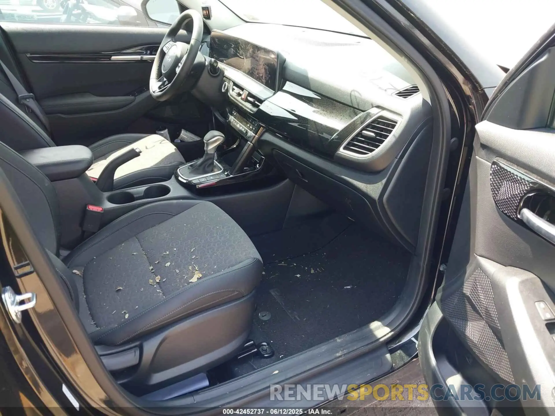 5 Photograph of a damaged car KNDEUCAA1R7631606 KIA SELTOS 2024