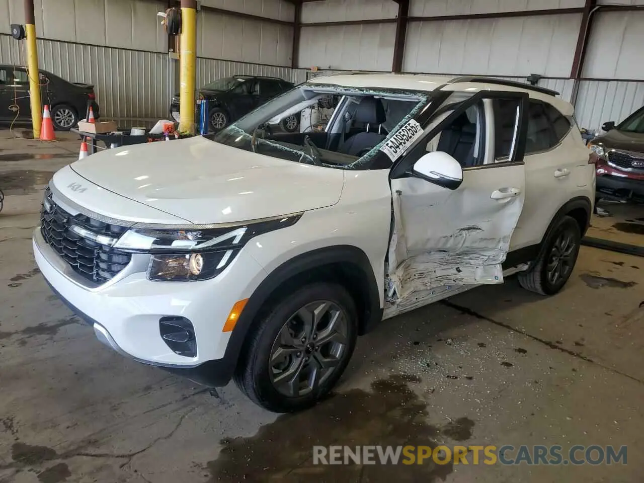 1 Photograph of a damaged car KNDEUCAA2R7515105 KIA SELTOS 2024