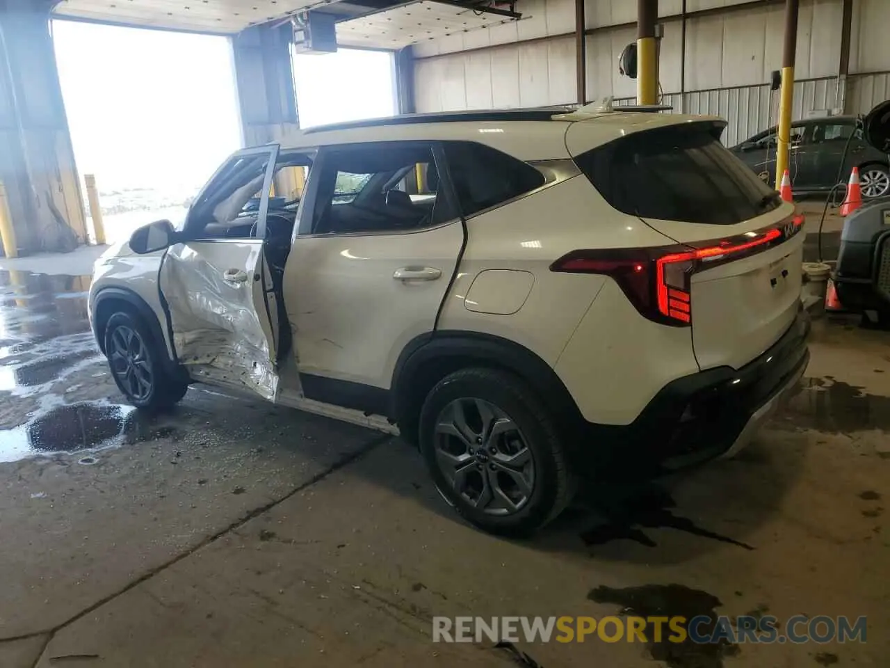 2 Photograph of a damaged car KNDEUCAA2R7515105 KIA SELTOS 2024