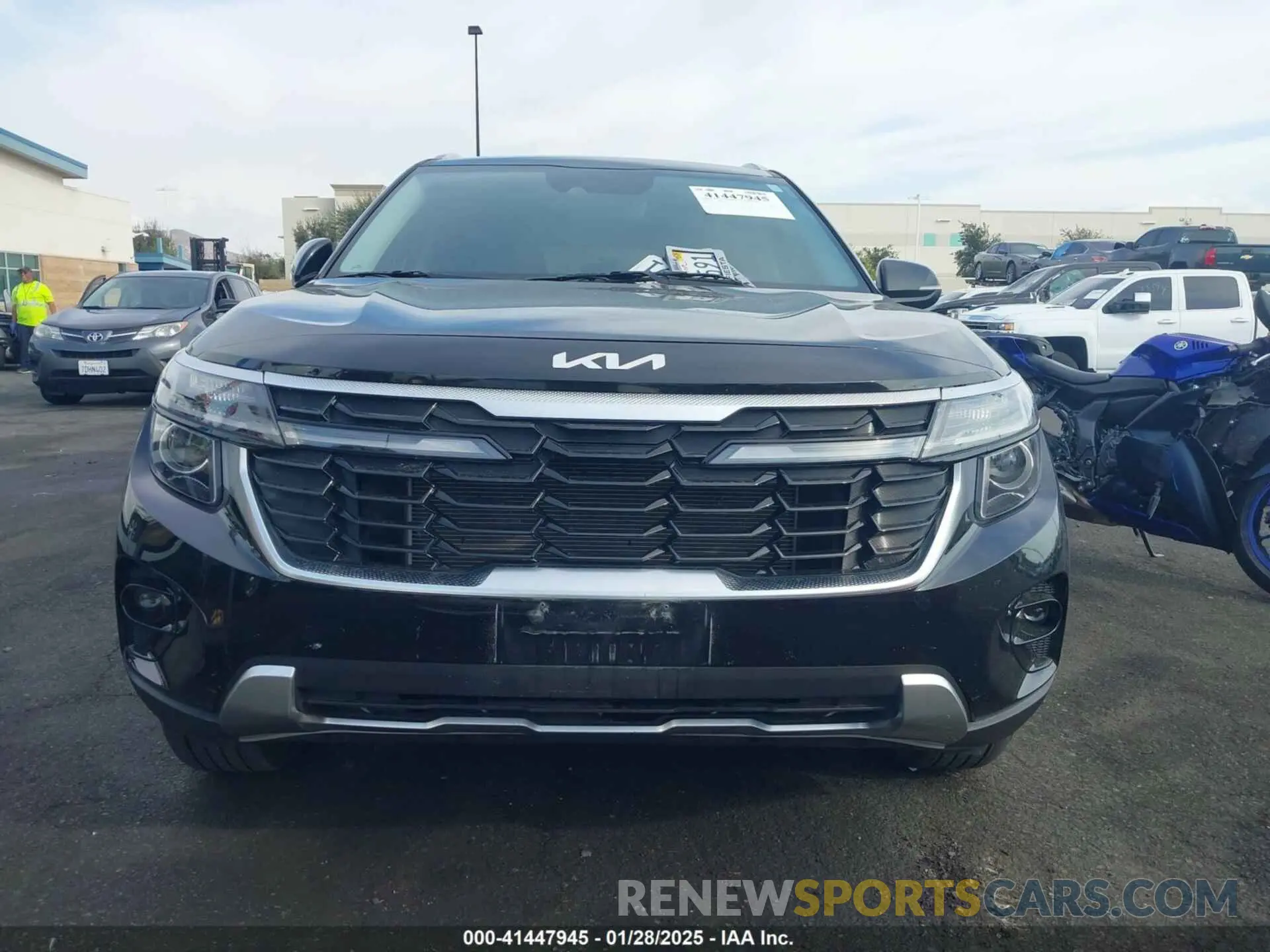 12 Фотография поврежденного автомобиля KNDEUCAA3R7500502 KIA SELTOS 2024