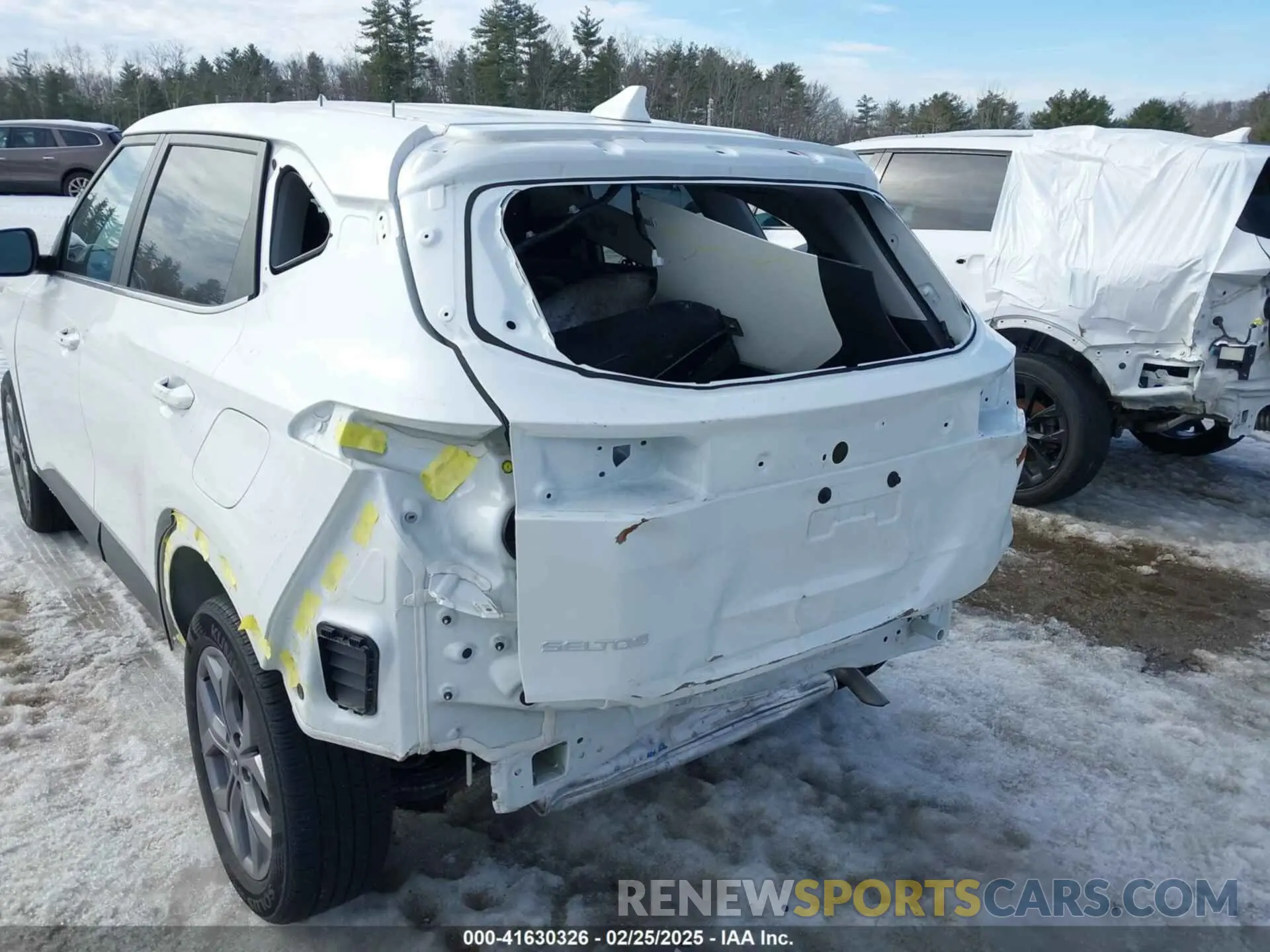 19 Photograph of a damaged car KNDEUCAA3R7610272 KIA SELTOS 2024