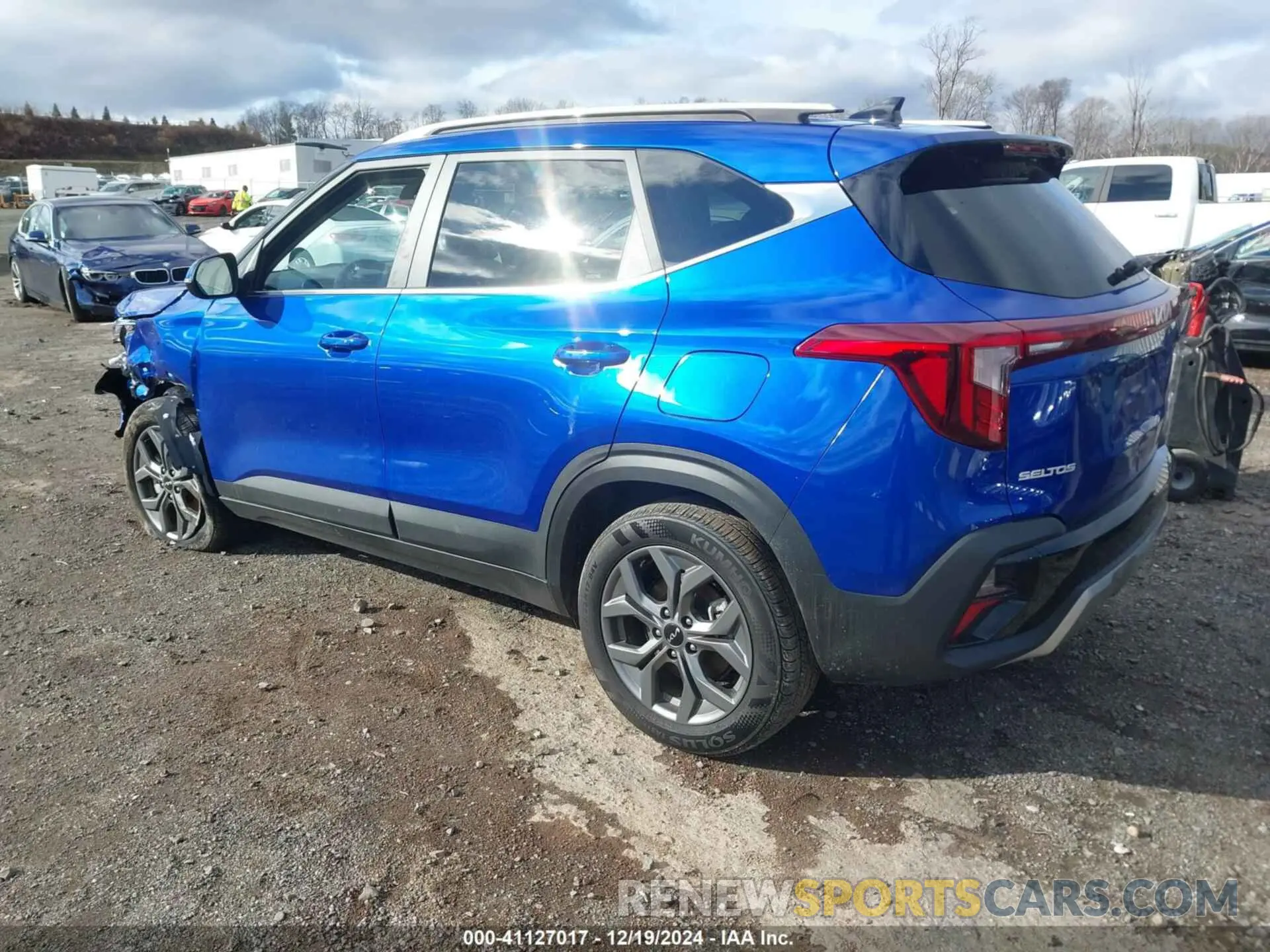 3 Фотография поврежденного автомобиля KNDEUCAA6R7512871 KIA SELTOS 2024