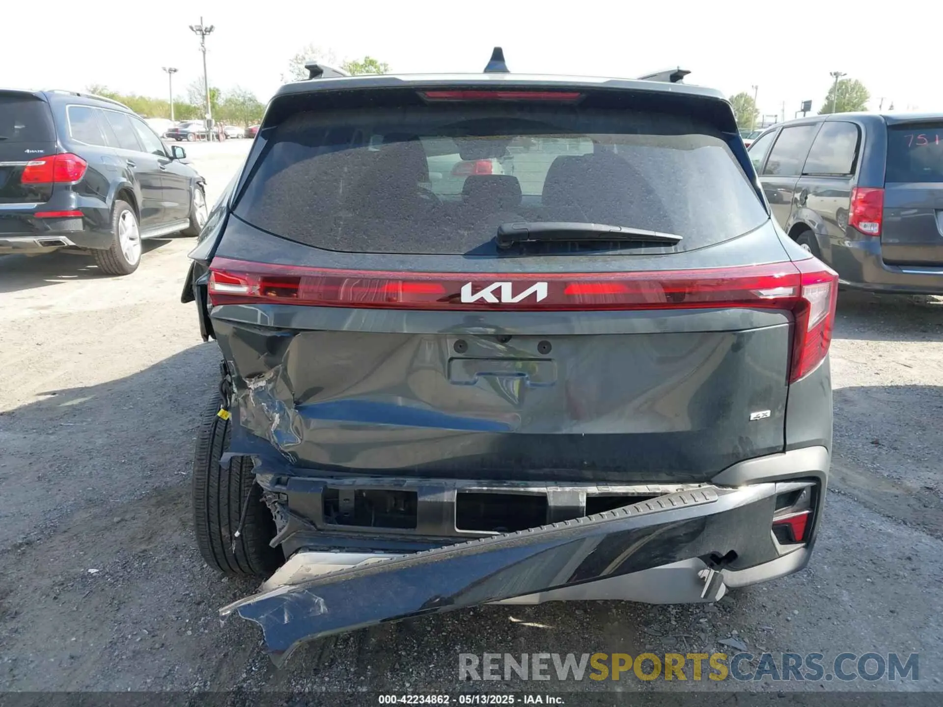 16 Photograph of a damaged car KNDEUCAA8R7551736 KIA SELTOS 2024