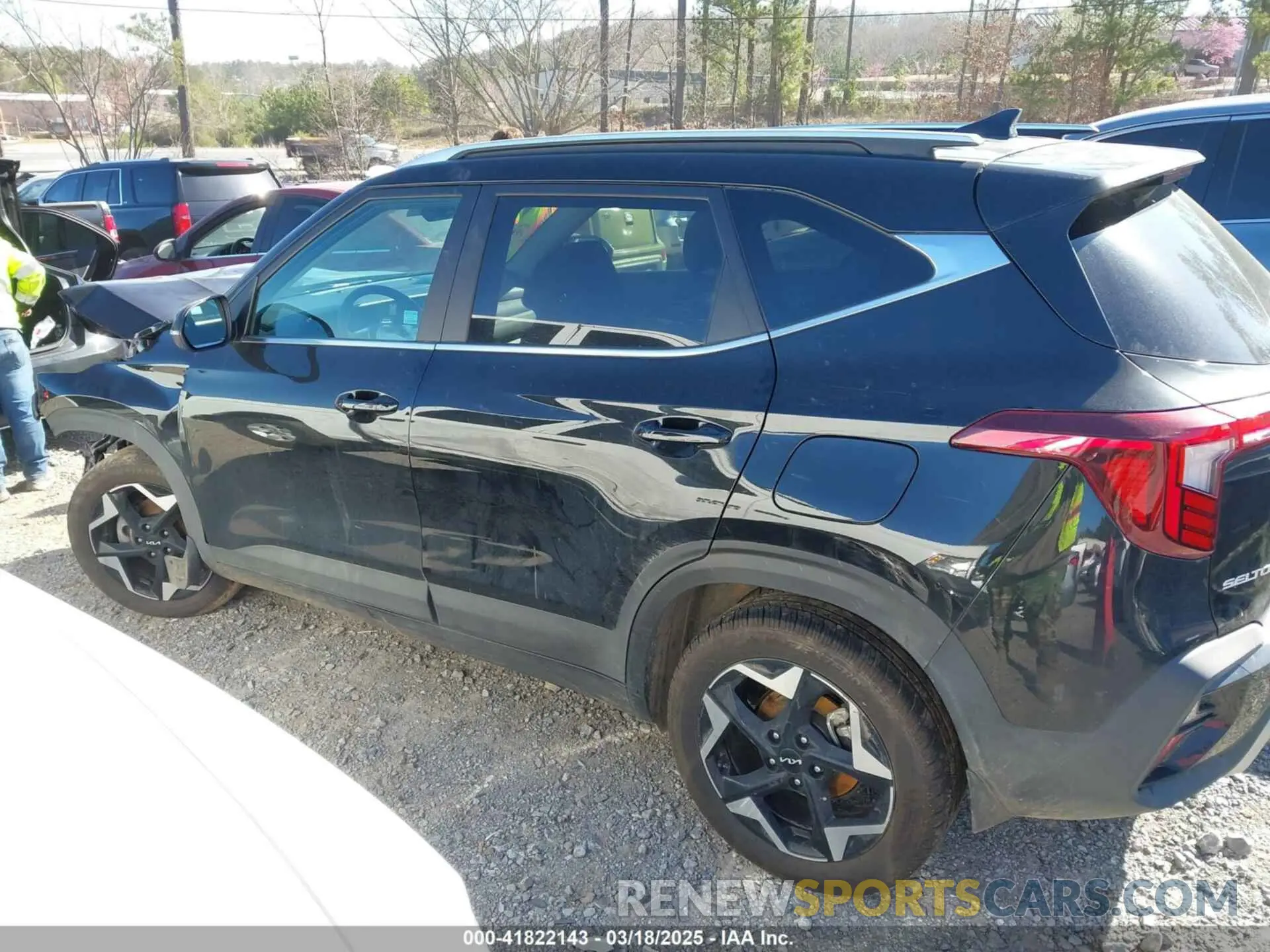 13 Photograph of a damaged car KNDER2AA2S7701292 KIA SELTOS 2025