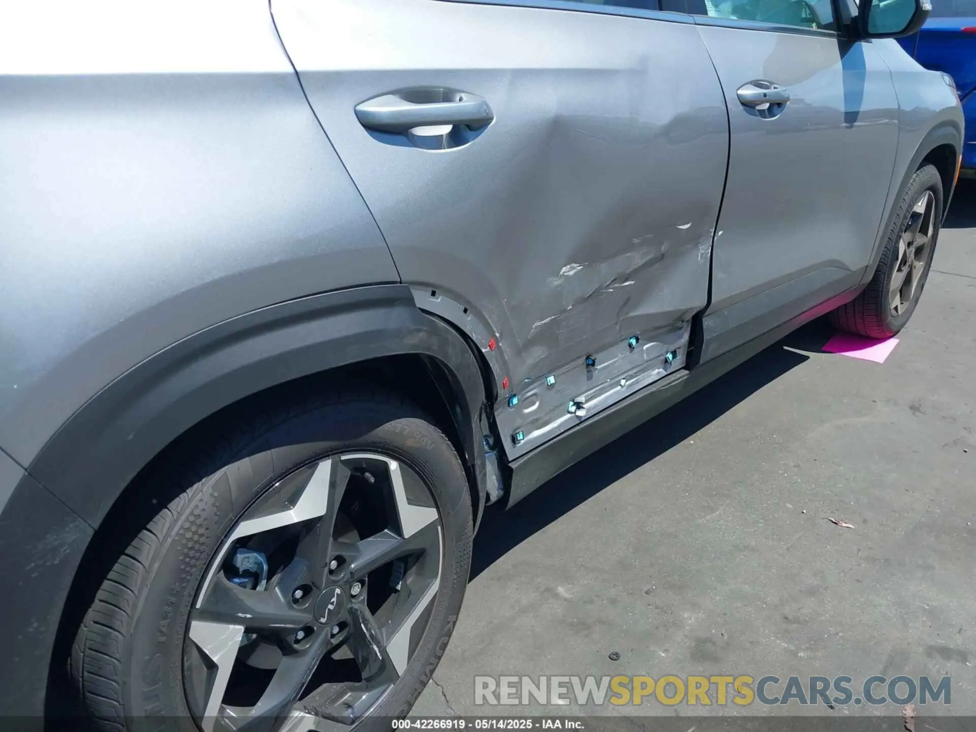 19 Photograph of a damaged car KNDER2AA6S7741682 KIA SELTOS 2025