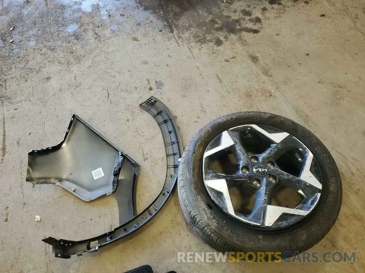 13 Photograph of a damaged car KNDERCAA3S7738051 KIA SELTOS 2025