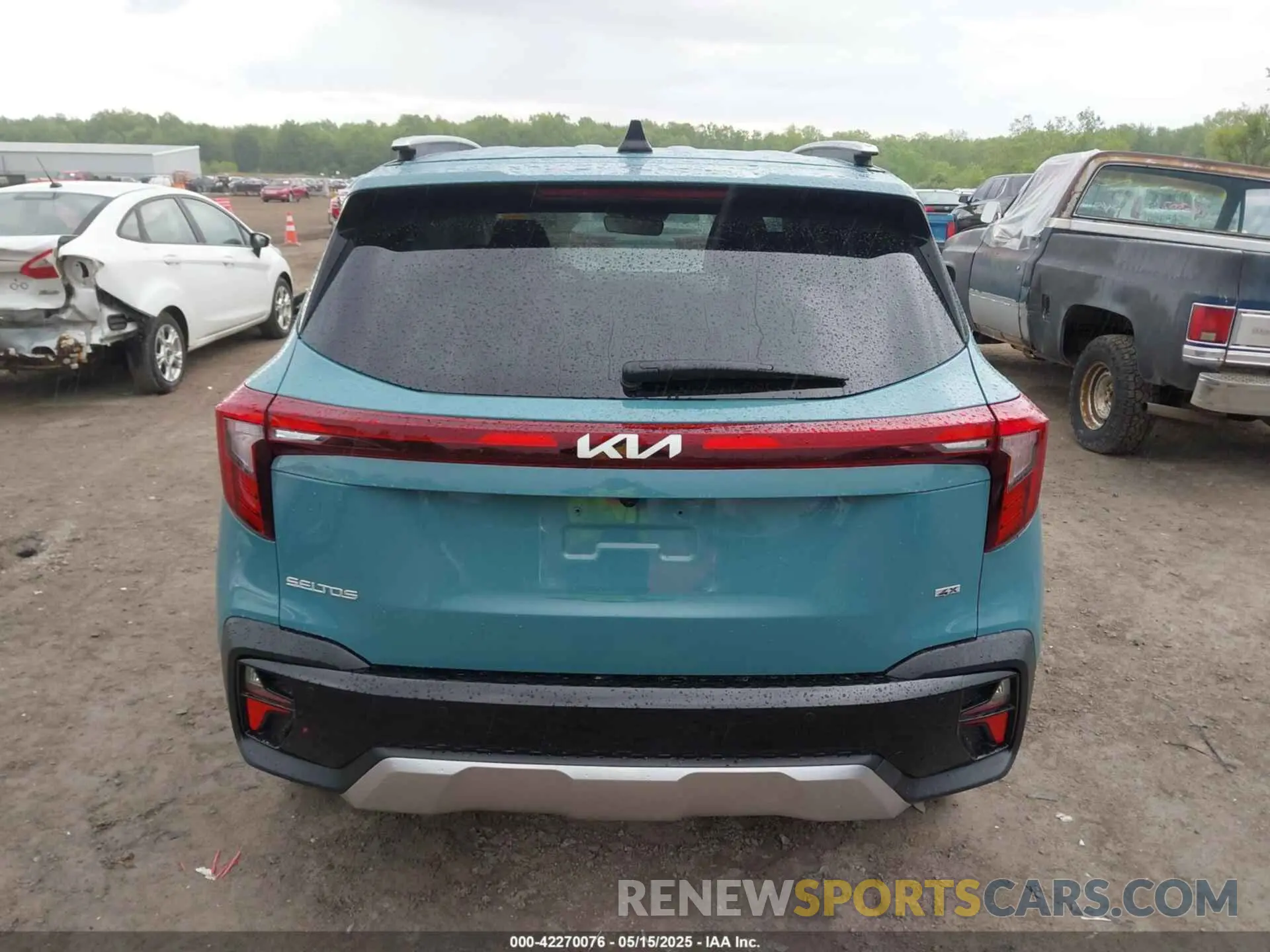 16 Photograph of a damaged car KNDERCAA4S7675493 KIA SELTOS 2025