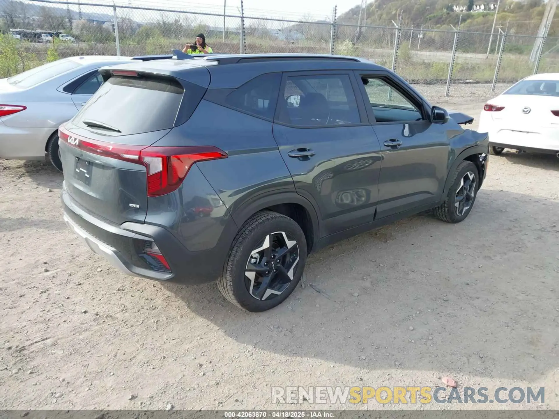 4 Фотография поврежденного автомобиля KNDEUCAA6S7750578 KIA SELTOS 2025