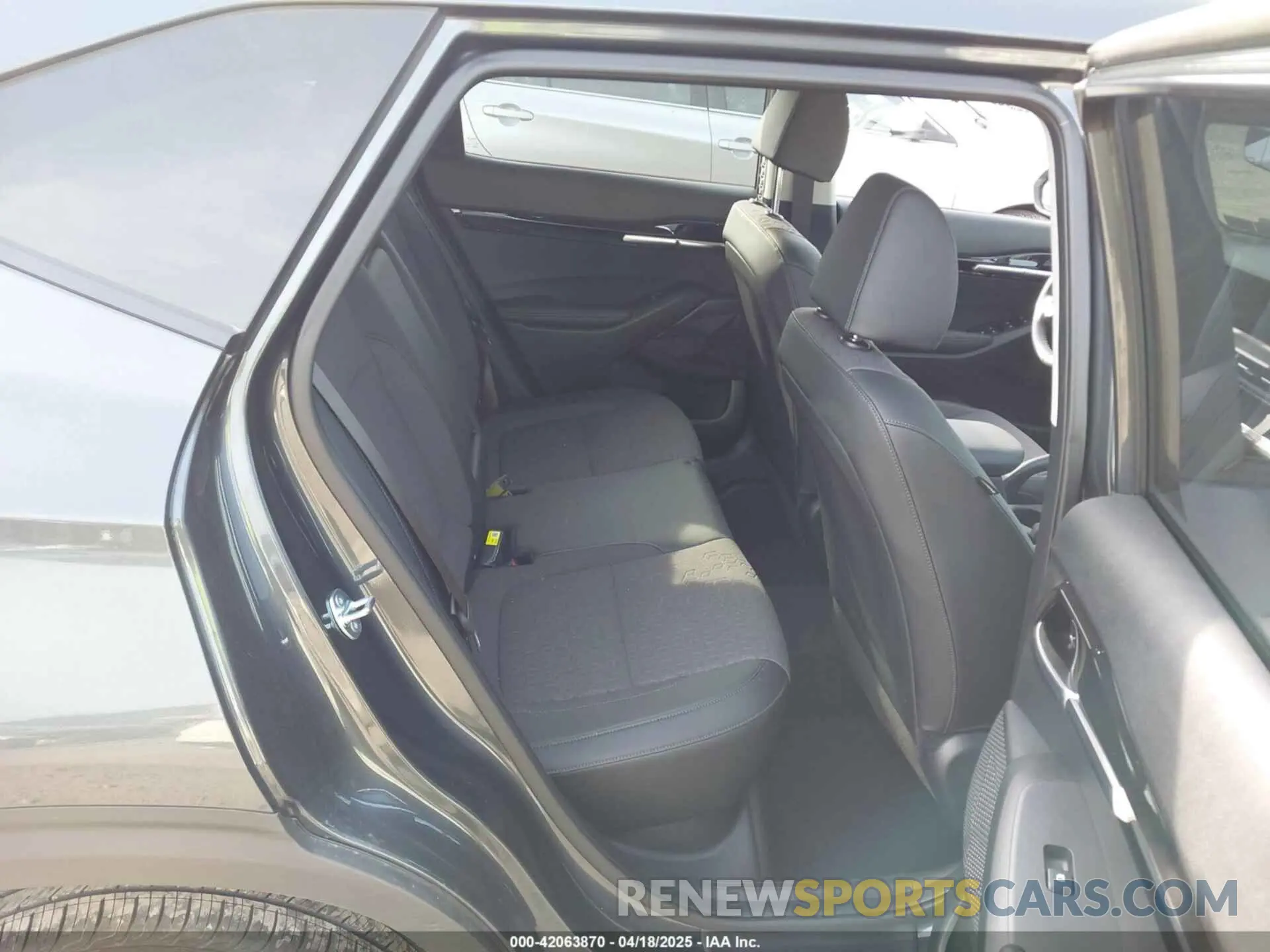 8 Фотография поврежденного автомобиля KNDEUCAA6S7750578 KIA SELTOS 2025
