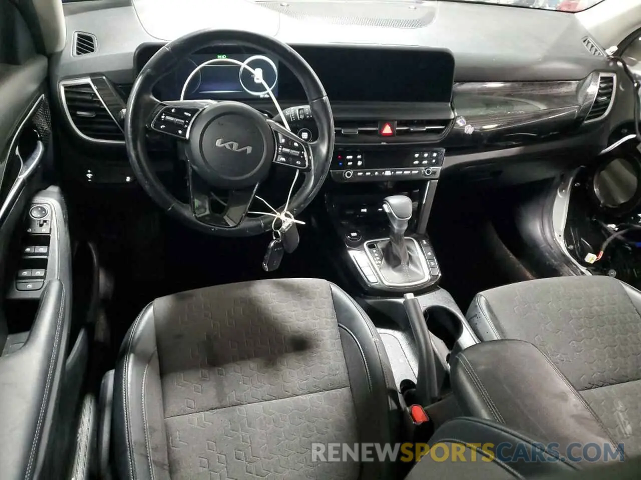 8 Фотография поврежденного автомобиля KNDEUCA73R7483558 KIA SELTOS X L 2024