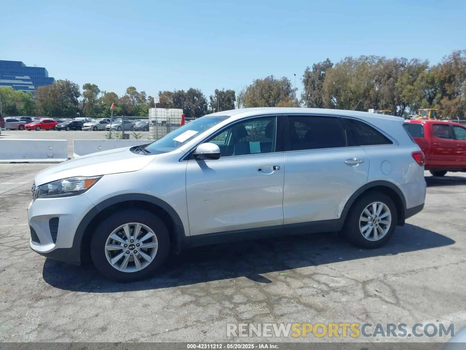 13 Photograph of a damaged car 5XYPG4A30KG476739 KIA SORENTO 2019