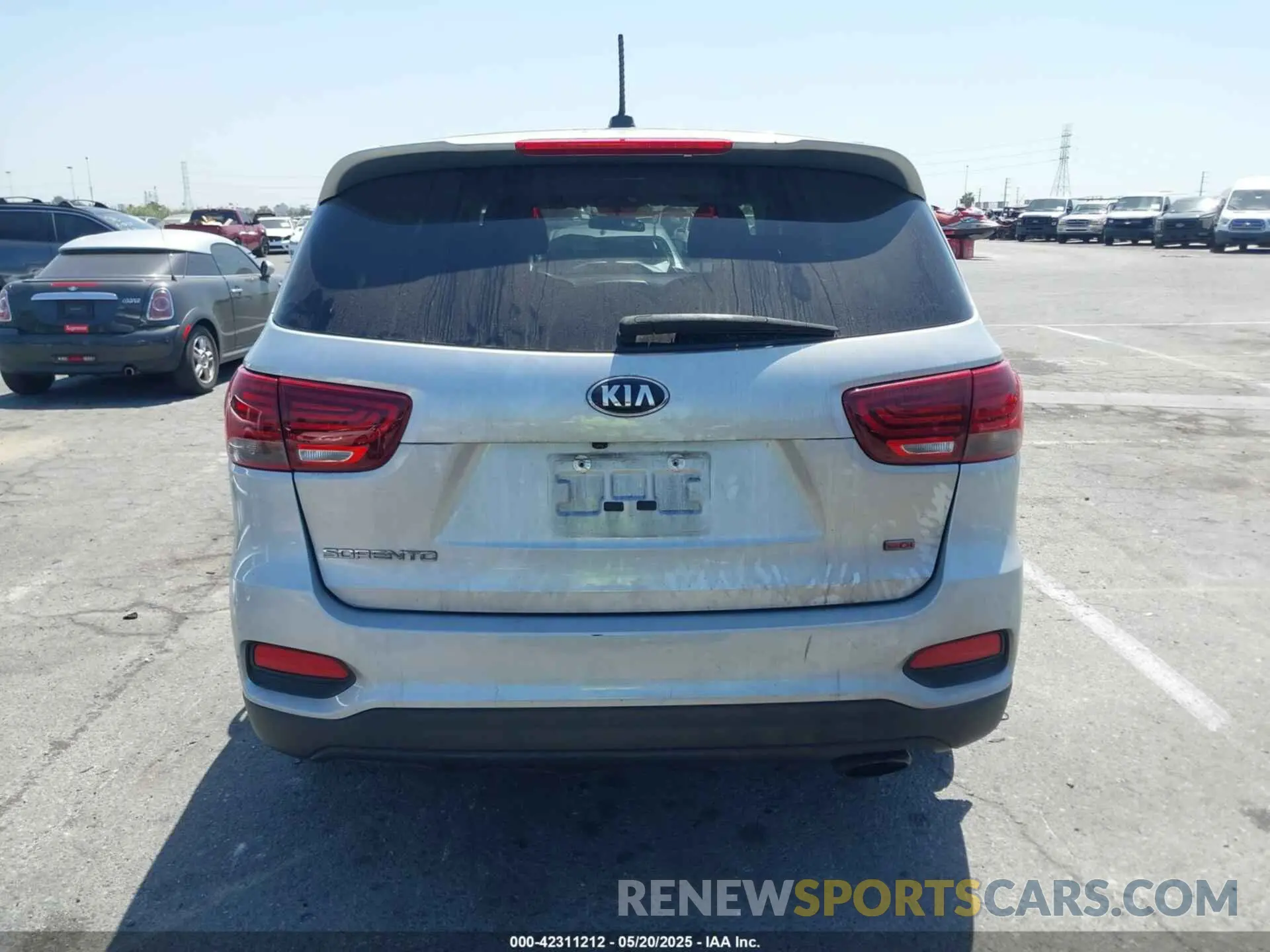 15 Photograph of a damaged car 5XYPG4A30KG476739 KIA SORENTO 2019