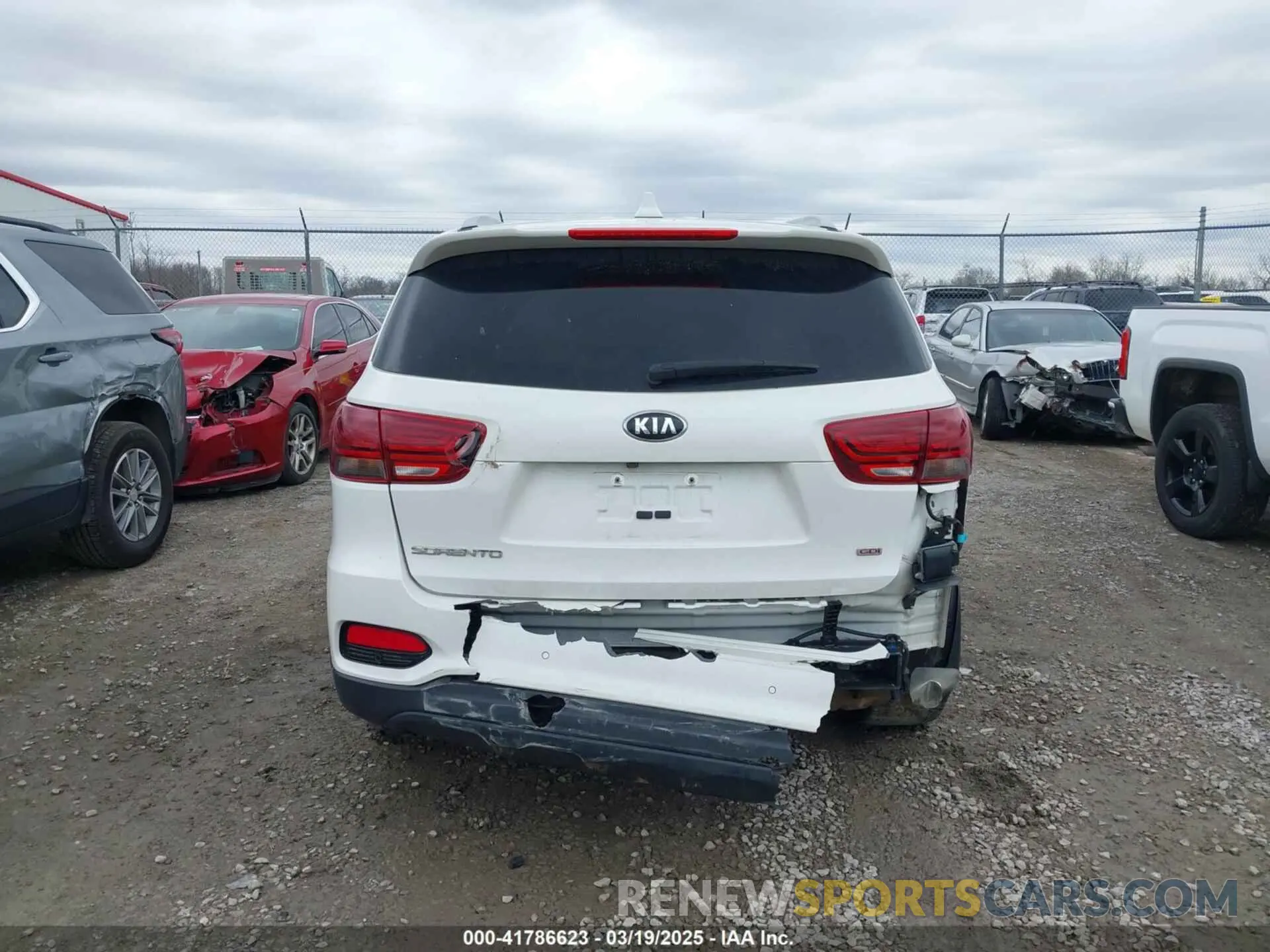 16 Photograph of a damaged car 5XYPG4A30KG524272 KIA SORENTO 2019