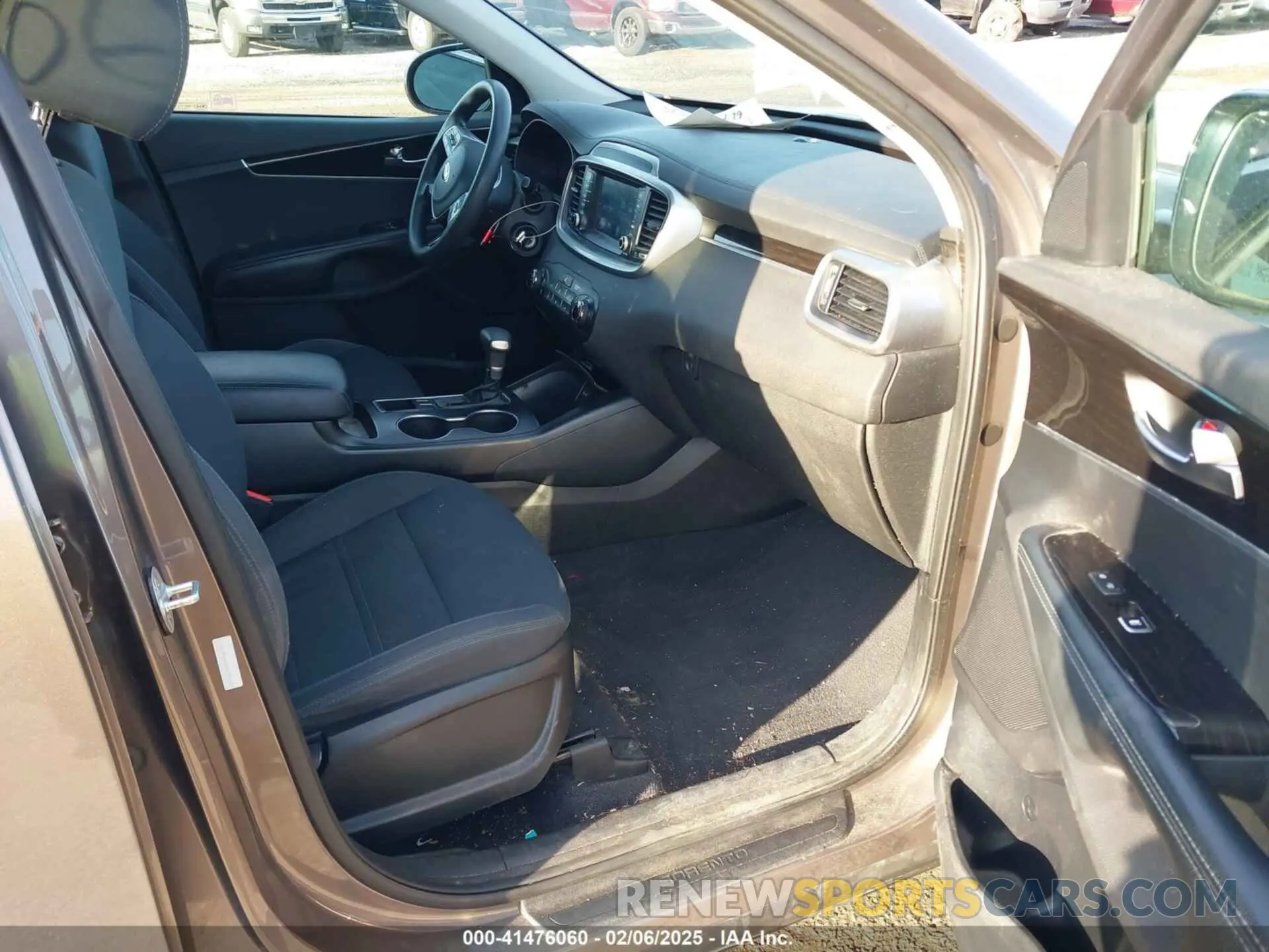5 Фотография поврежденного автомобиля 5XYPG4A30KG532033 KIA SORENTO 2019
