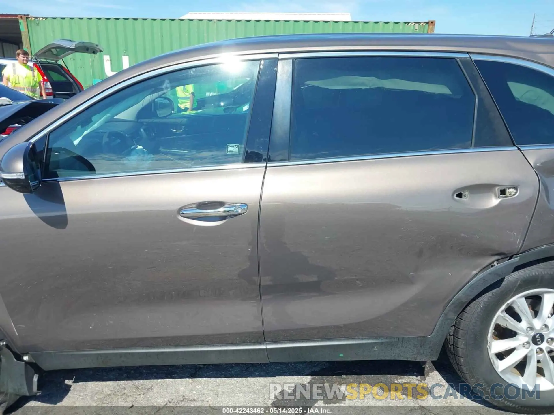15 Photograph of a damaged car 5XYPG4A30KG567882 KIA SORENTO 2019