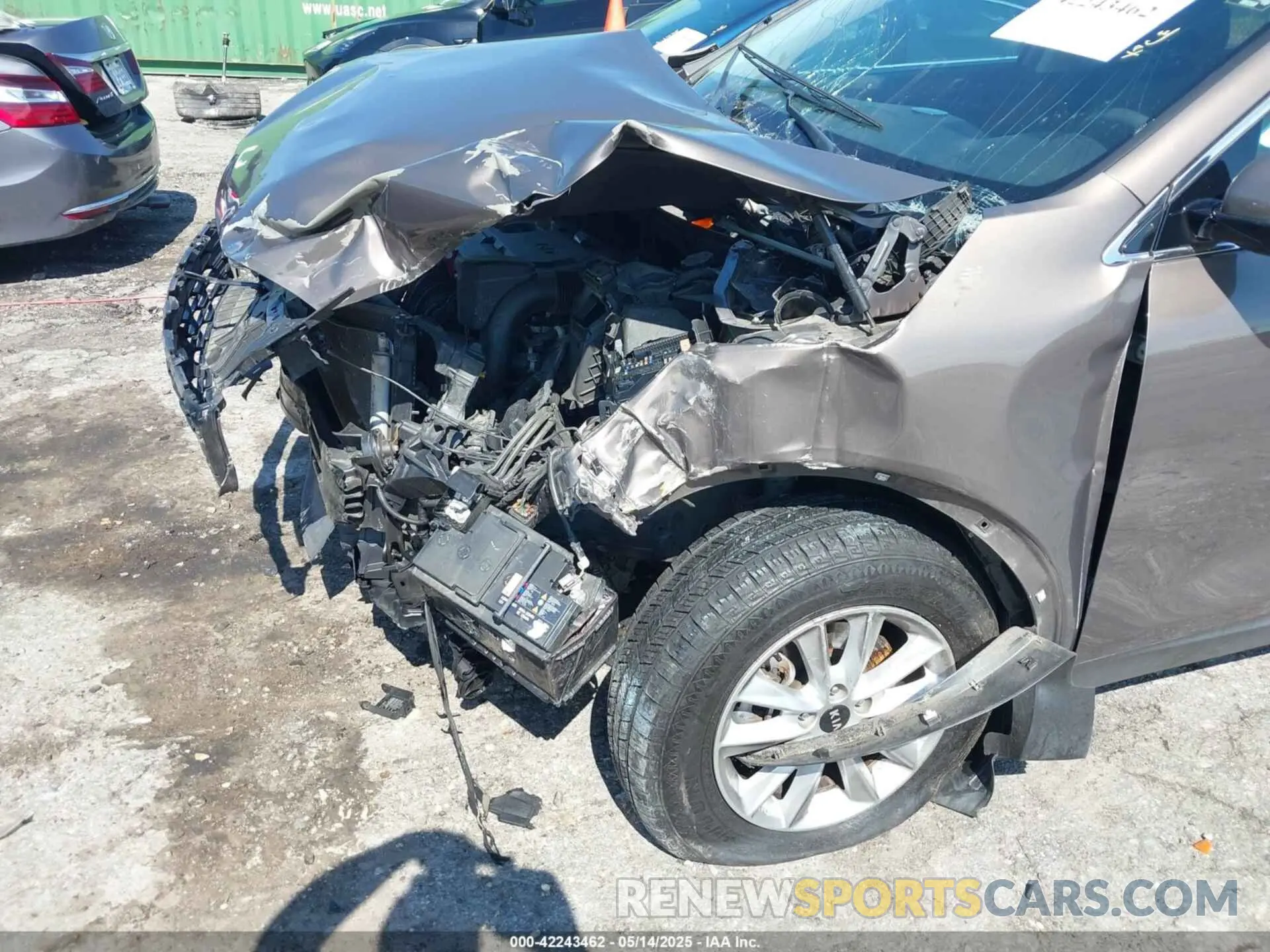 6 Photograph of a damaged car 5XYPG4A30KG567882 KIA SORENTO 2019