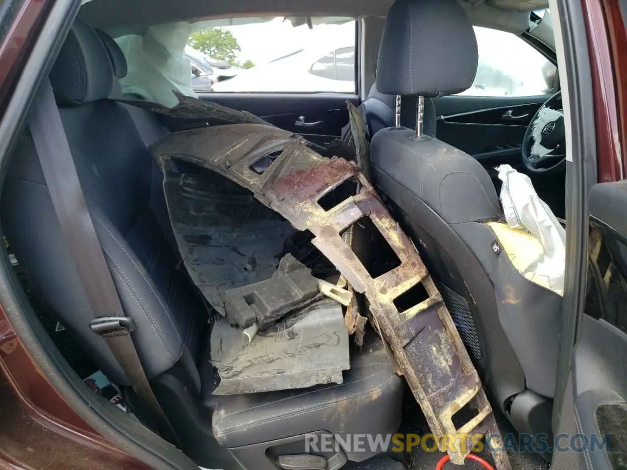 11 Photograph of a damaged car 5XYPG4A30KG571530 KIA SORENTO 2019