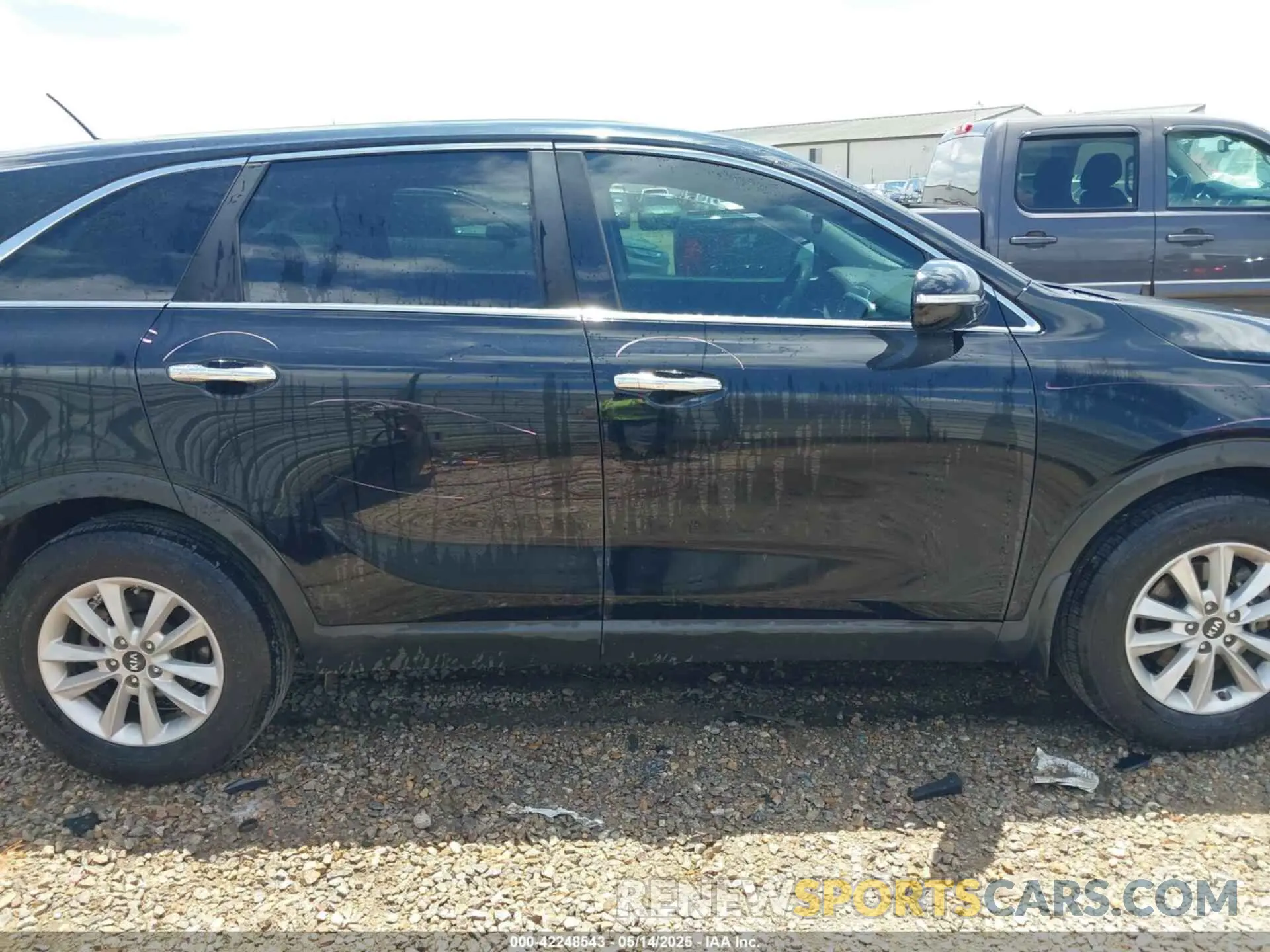 14 Photograph of a damaged car 5XYPG4A30KG582060 KIA SORENTO 2019