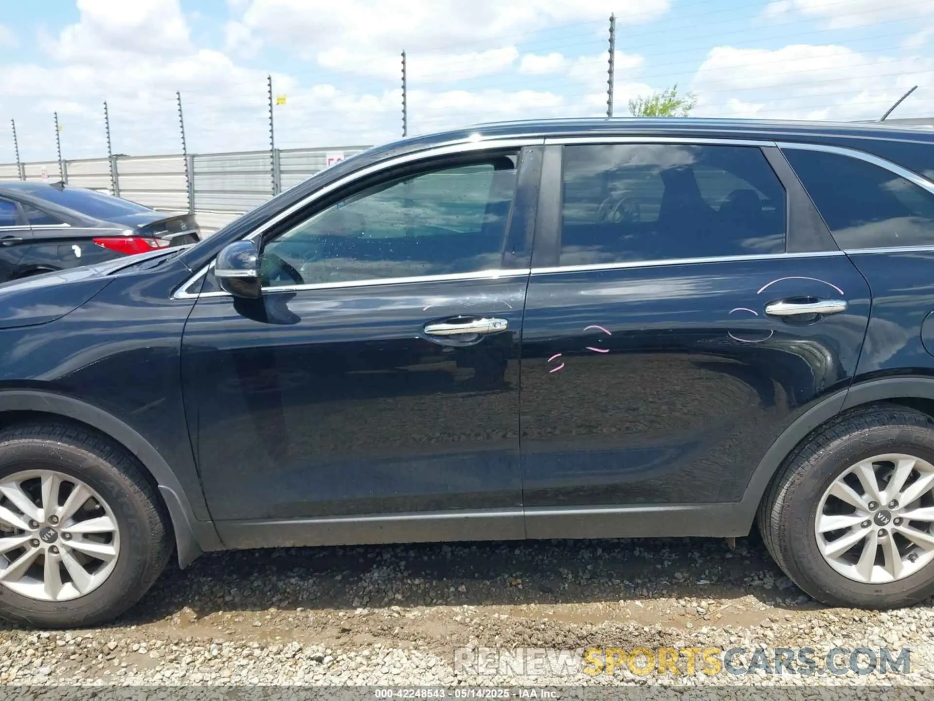 15 Photograph of a damaged car 5XYPG4A30KG582060 KIA SORENTO 2019