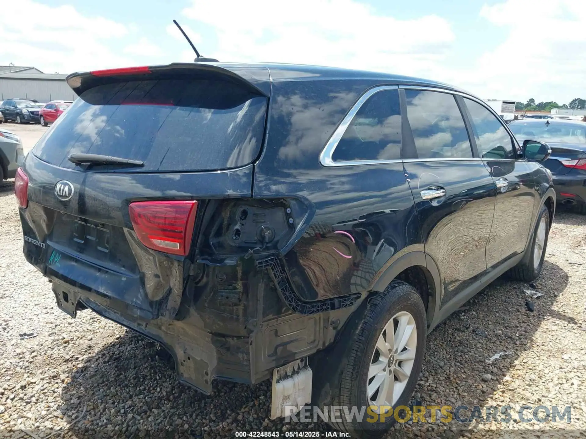 4 Photograph of a damaged car 5XYPG4A30KG582060 KIA SORENTO 2019