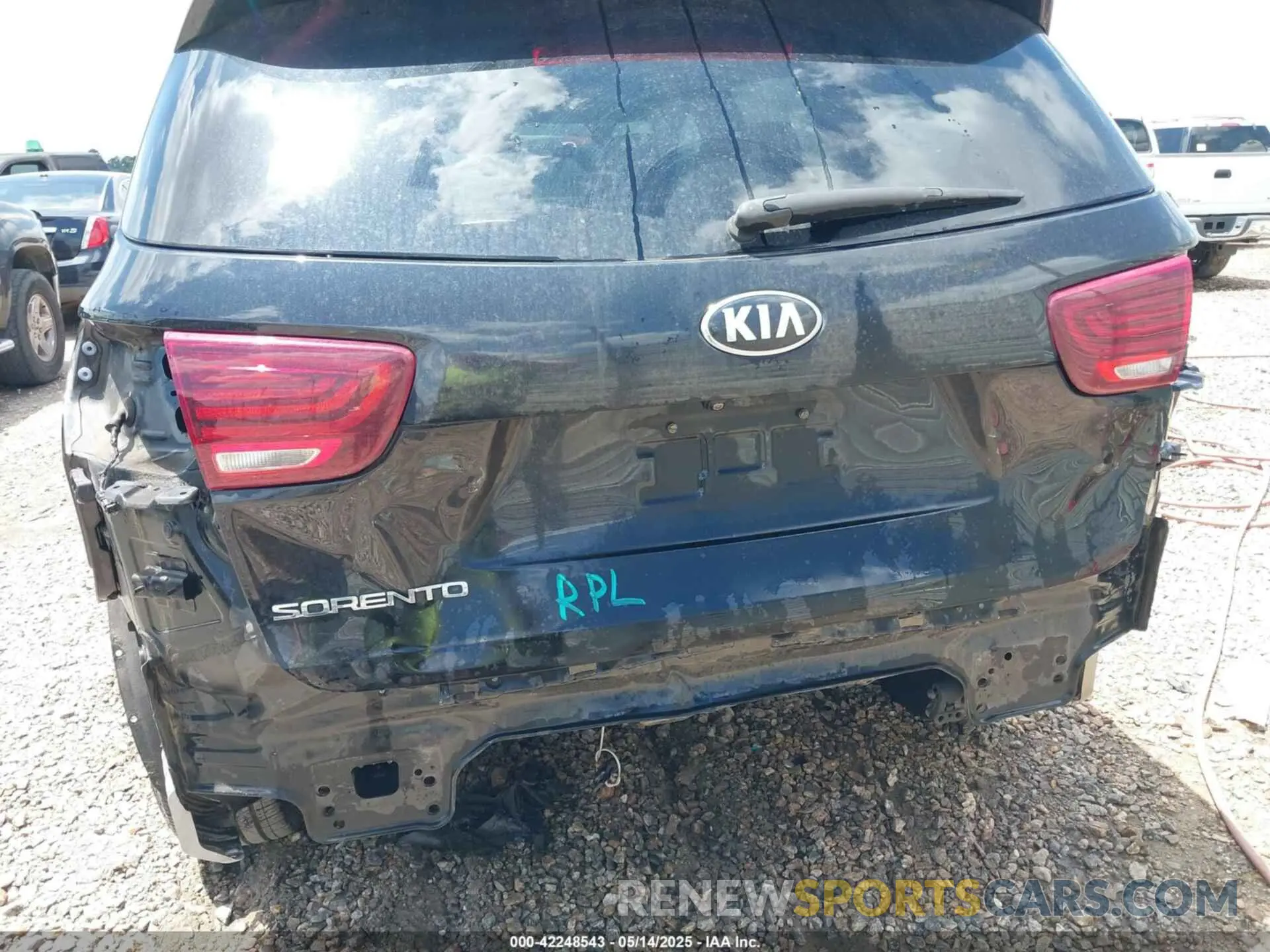 6 Photograph of a damaged car 5XYPG4A30KG582060 KIA SORENTO 2019