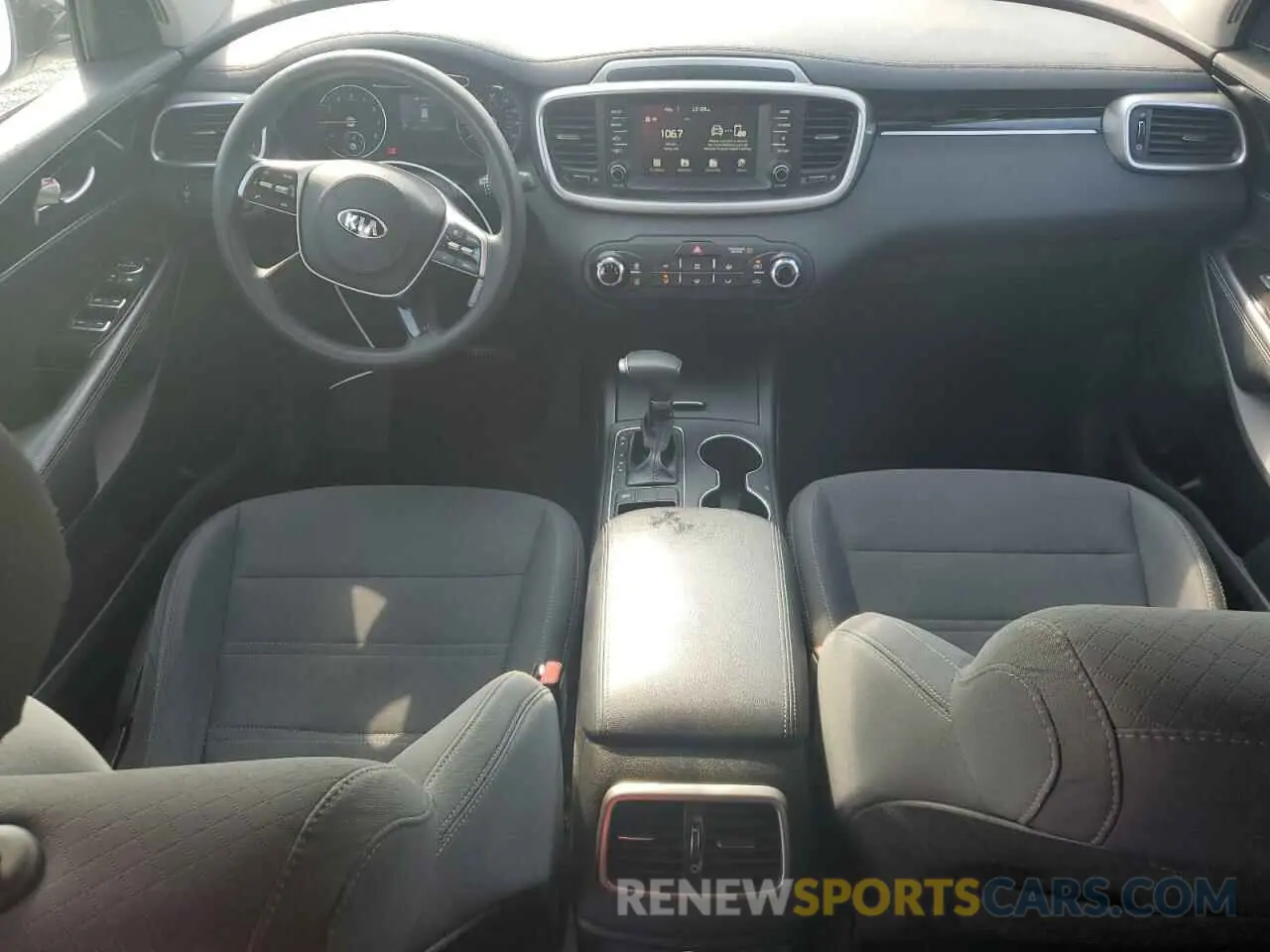 8 Фотография поврежденного автомобиля 5XYPG4A30KG599330 KIA SORENTO 2019