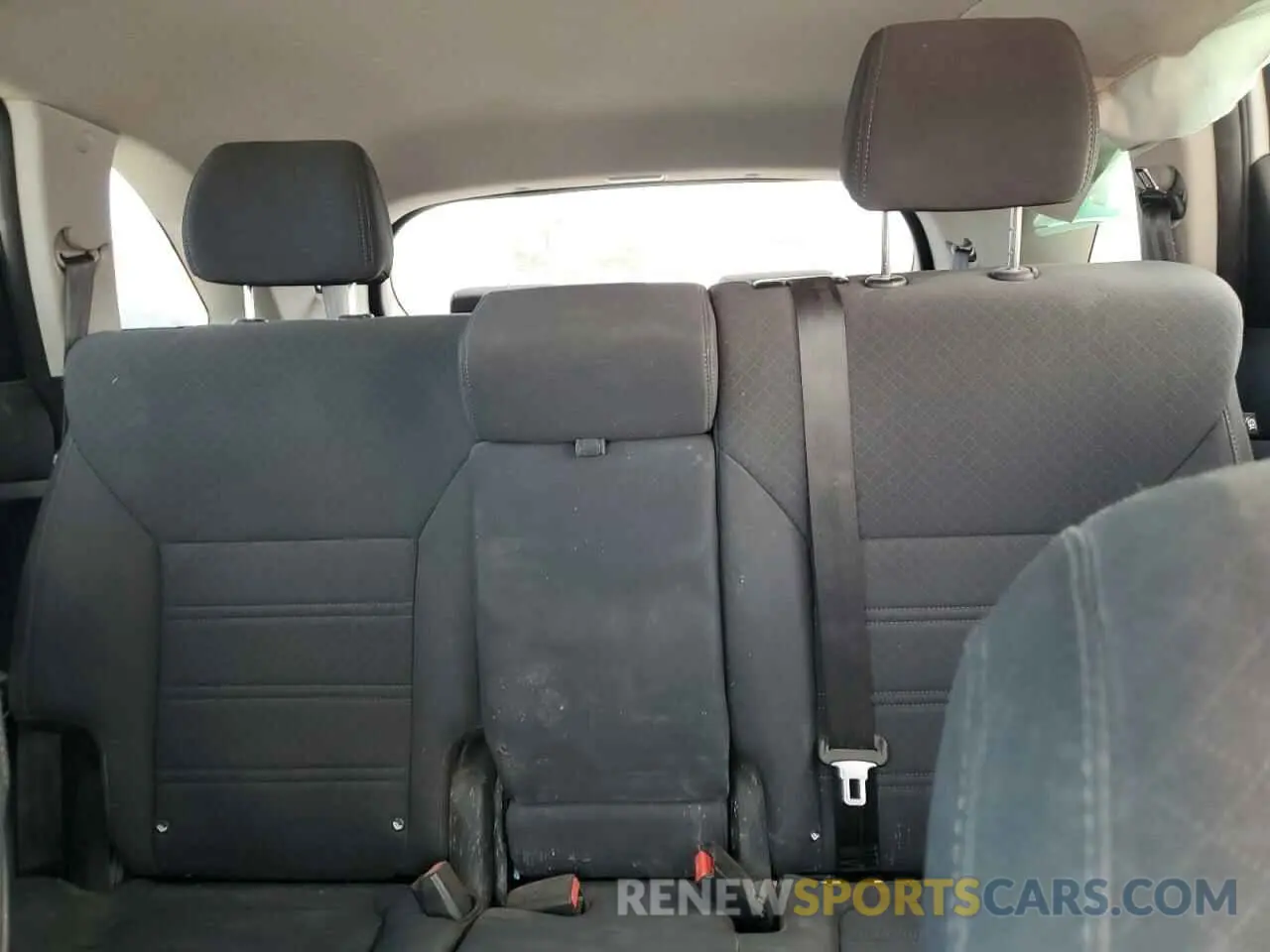 10 Photograph of a damaged car 5XYPG4A30KG610486 KIA SORENTO 2019