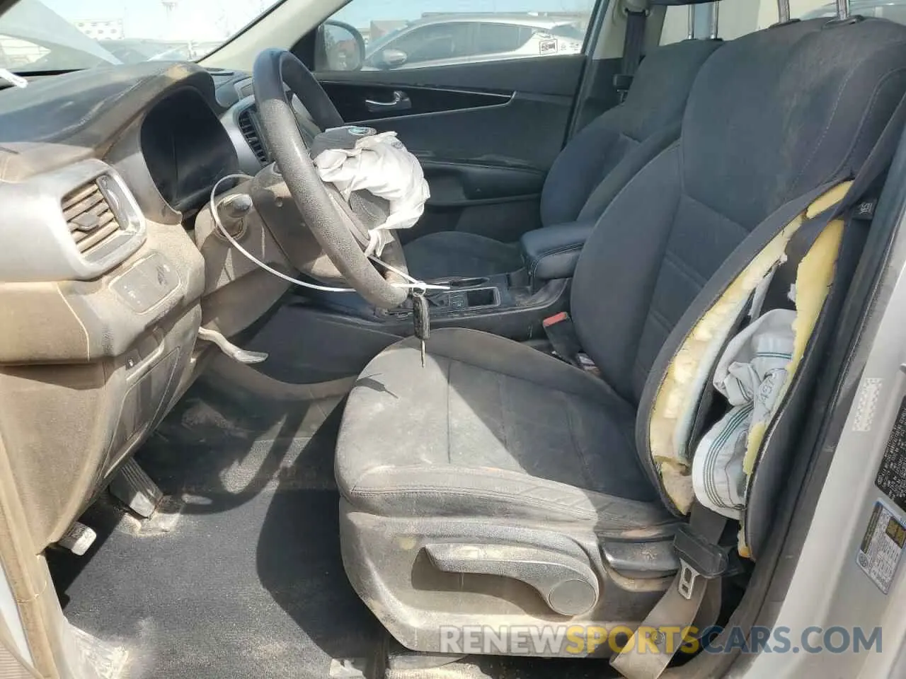 7 Photograph of a damaged car 5XYPG4A30KG610486 KIA SORENTO 2019