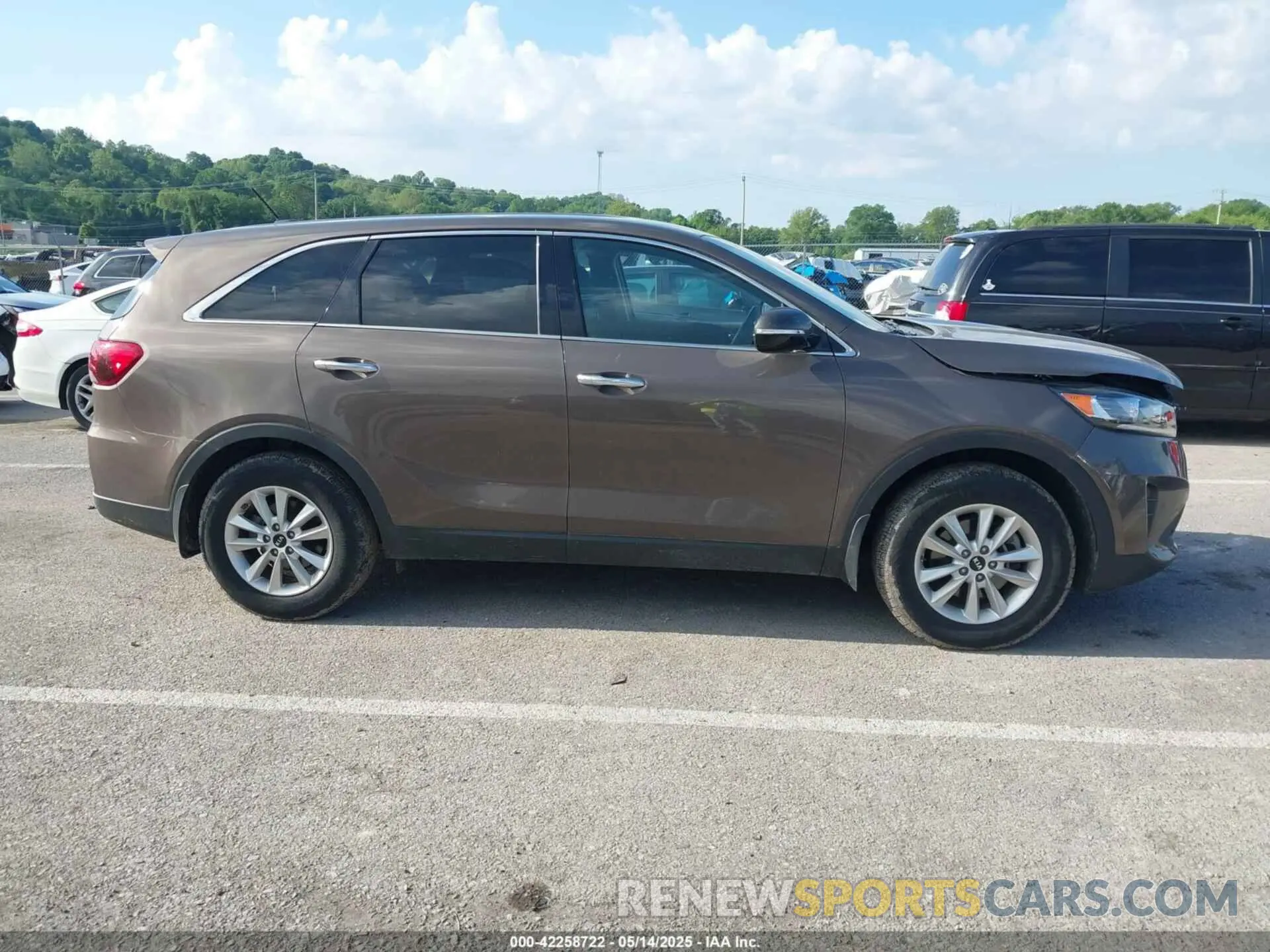 13 Photograph of a damaged car 5XYPG4A31KG449825 KIA SORENTO 2019