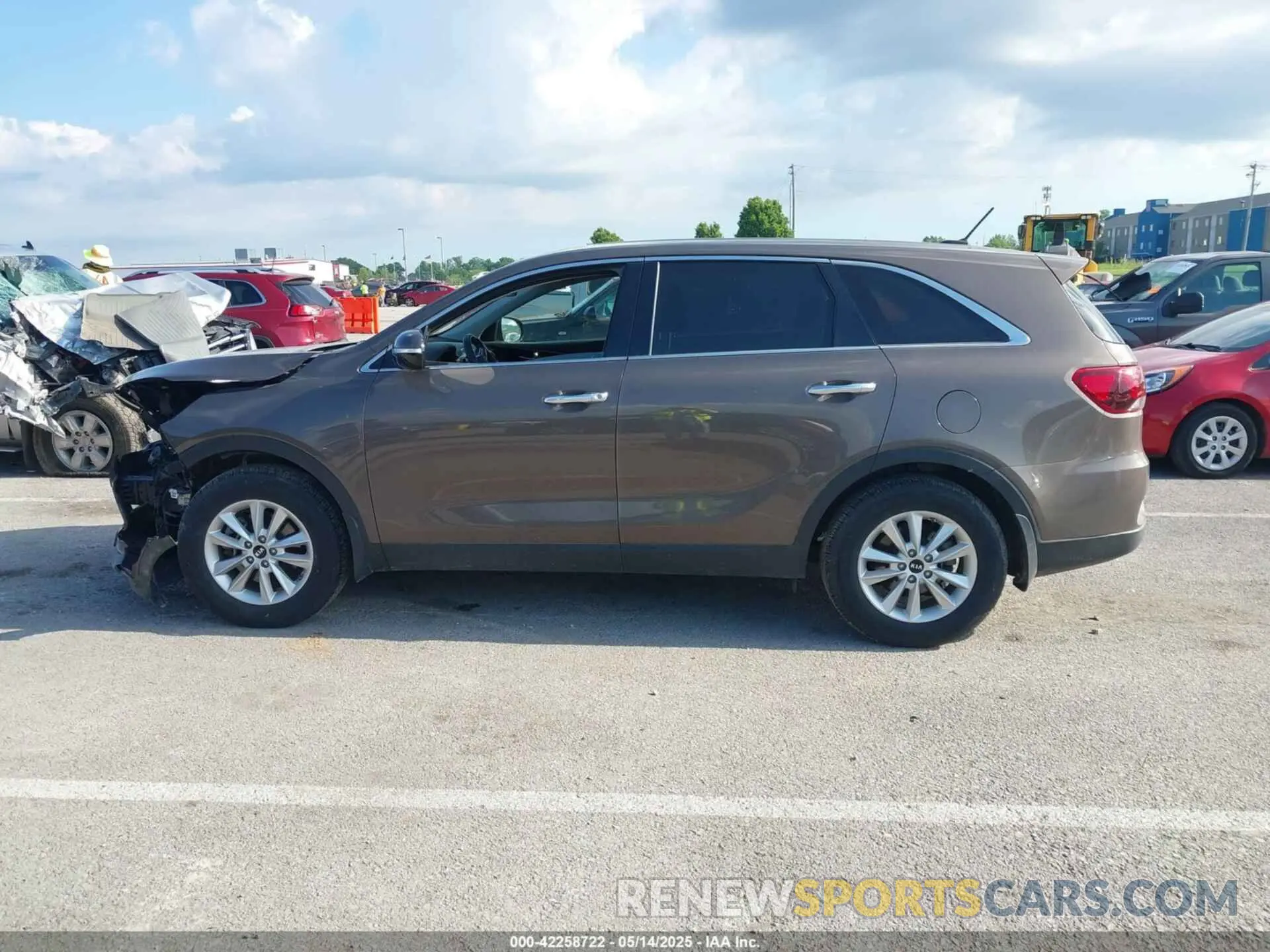 14 Photograph of a damaged car 5XYPG4A31KG449825 KIA SORENTO 2019