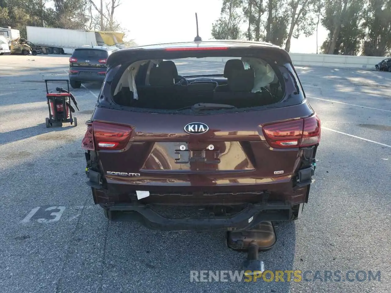6 Photograph of a damaged car 5XYPG4A31KG505634 KIA SORENTO 2019