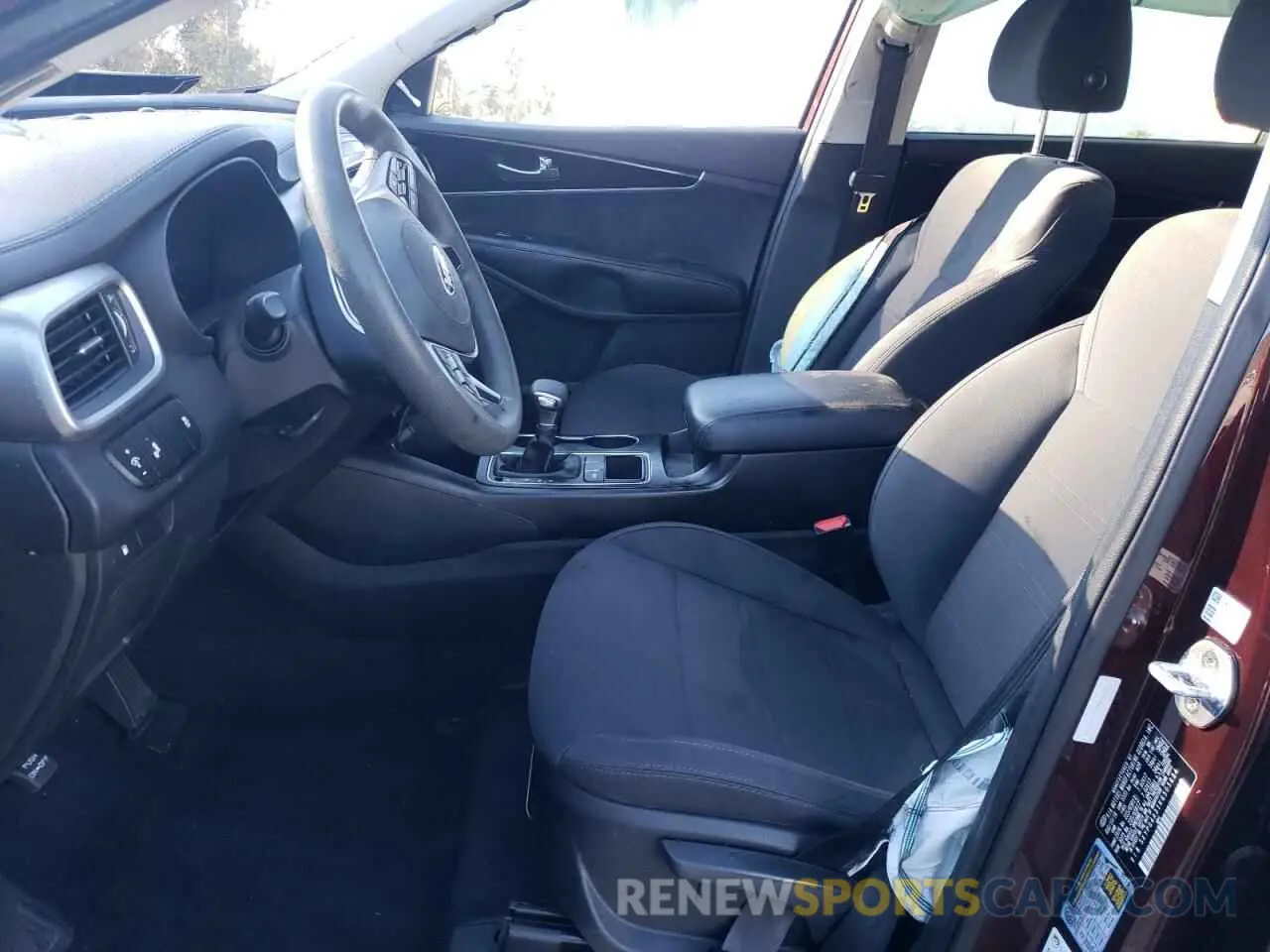 7 Photograph of a damaged car 5XYPG4A31KG505634 KIA SORENTO 2019
