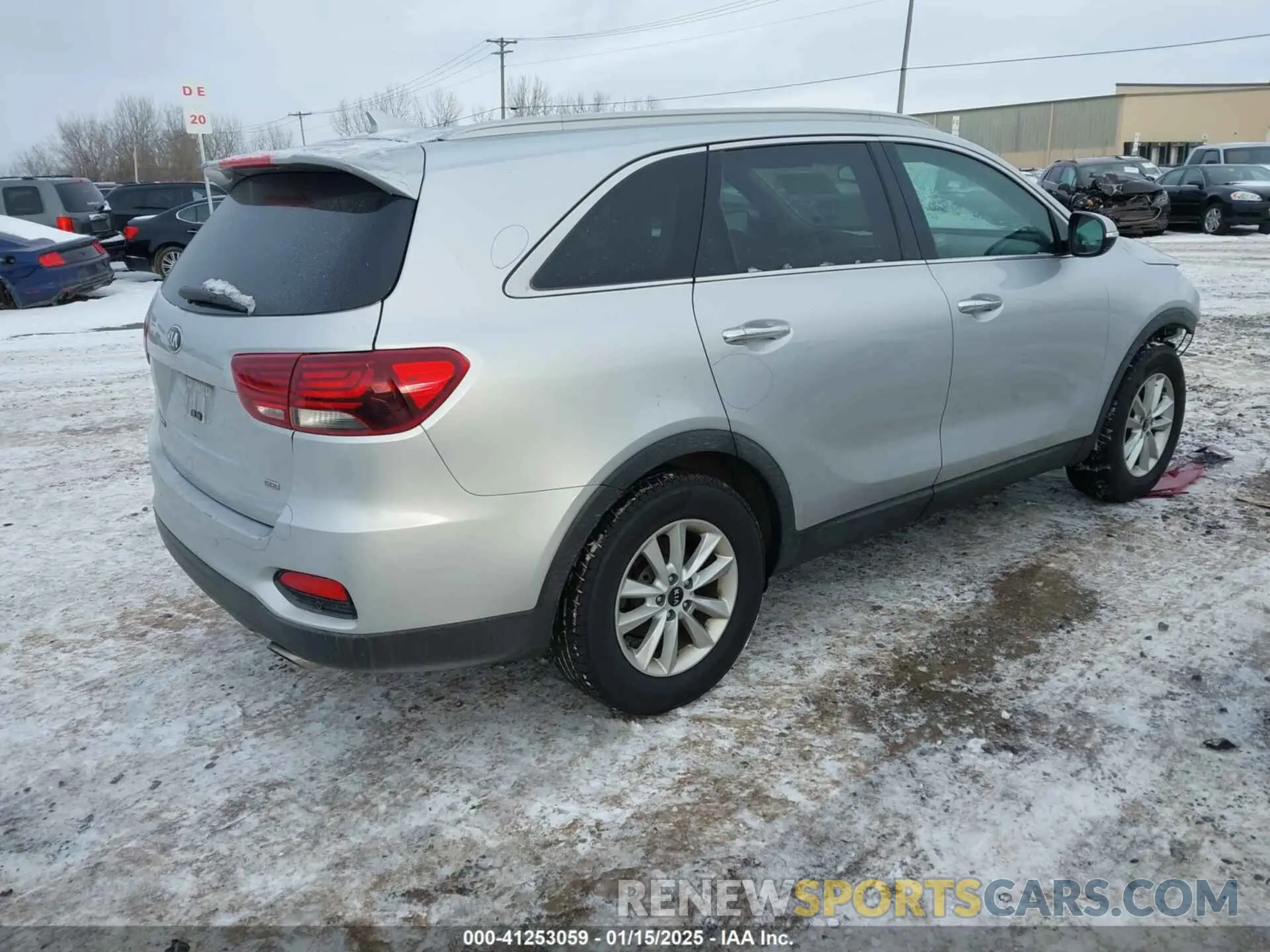 4 Photograph of a damaged car 5XYPG4A31KG547981 KIA SORENTO 2019