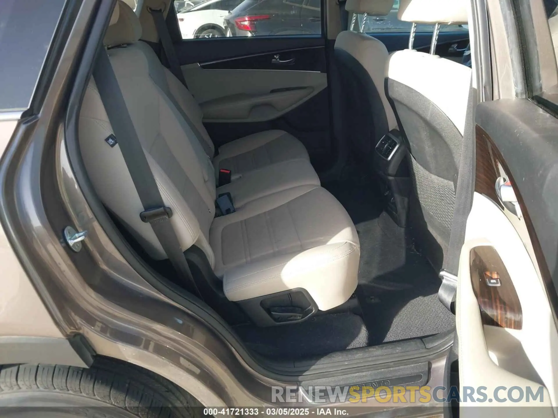 8 Фотография поврежденного автомобиля 5XYPG4A31KG567938 KIA SORENTO 2019
