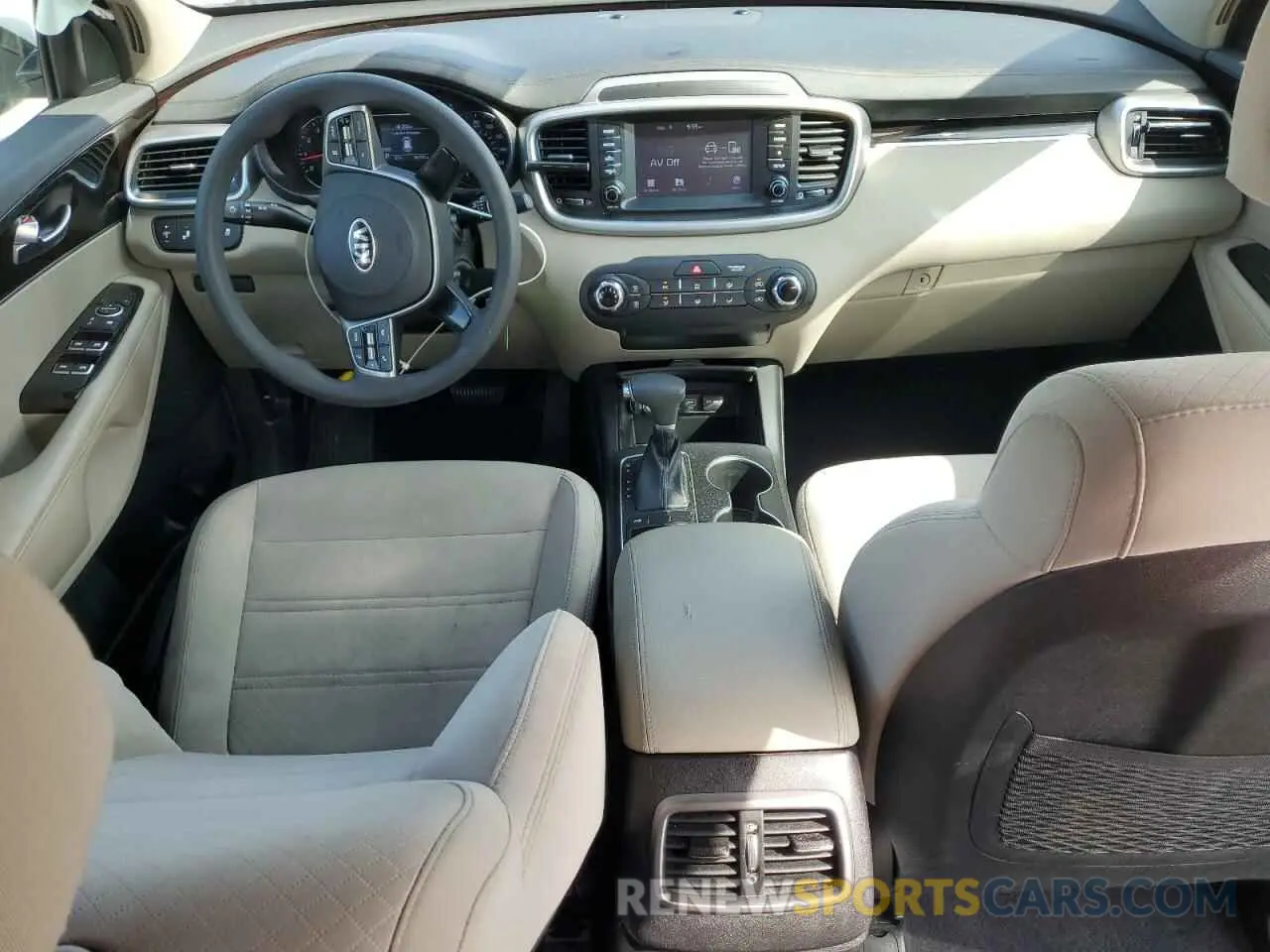 8 Фотография поврежденного автомобиля 5XYPG4A32KG502032 KIA SORENTO 2019