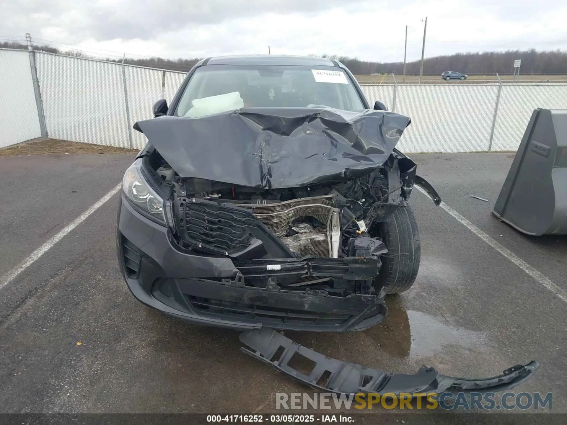 13 Photograph of a damaged car 5XYPG4A32KG510776 KIA SORENTO 2019