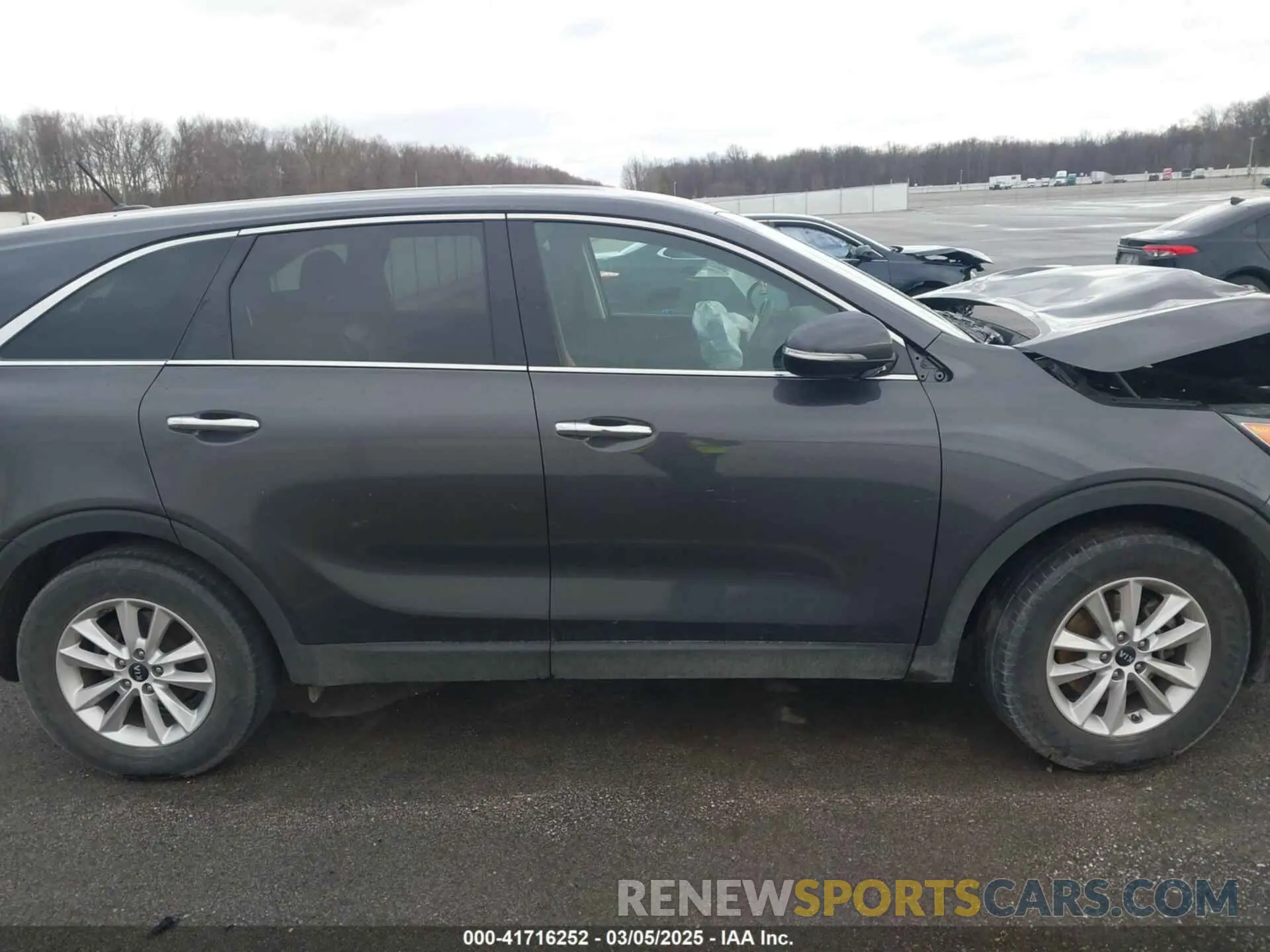 14 Photograph of a damaged car 5XYPG4A32KG510776 KIA SORENTO 2019