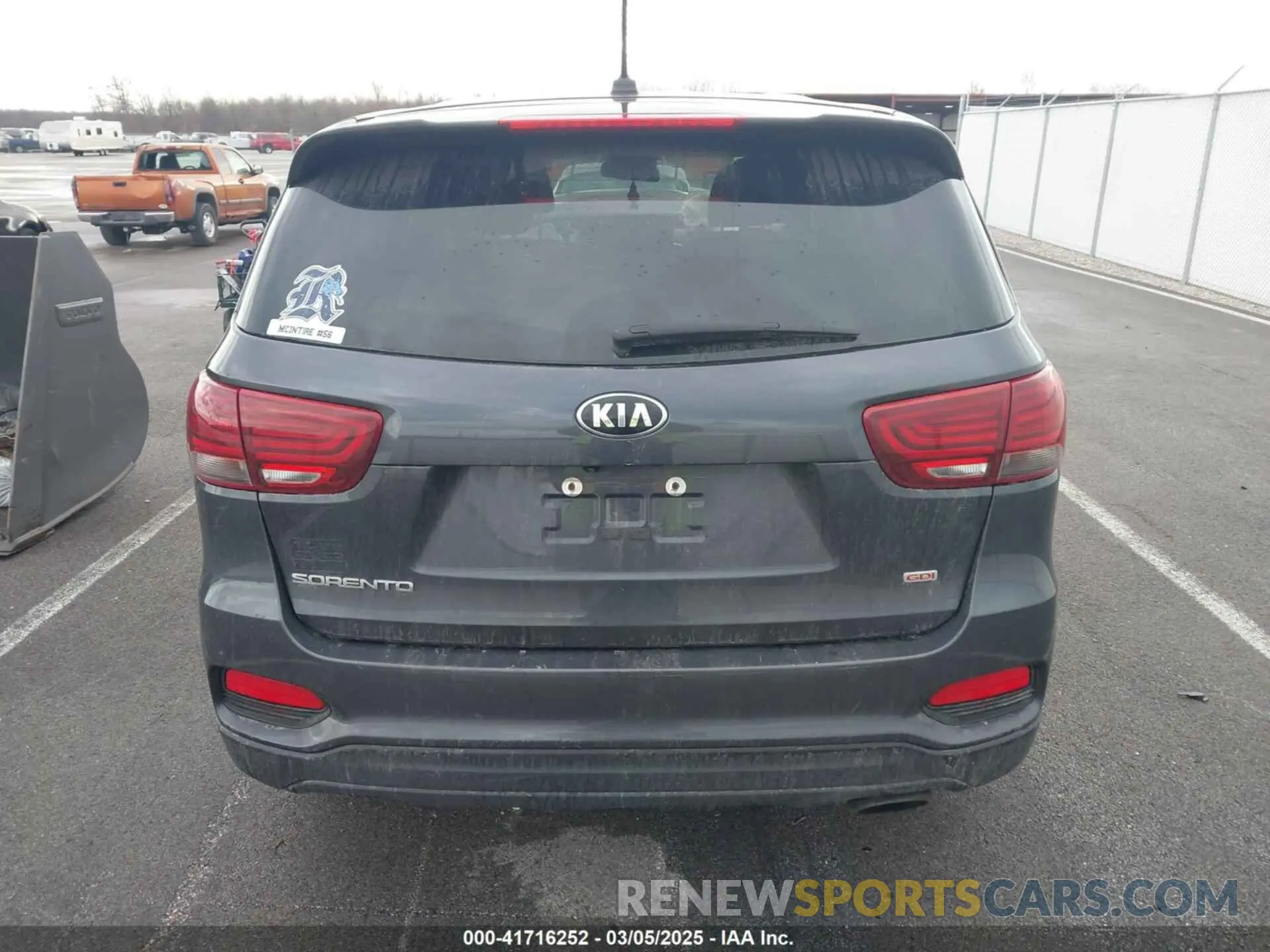17 Photograph of a damaged car 5XYPG4A32KG510776 KIA SORENTO 2019