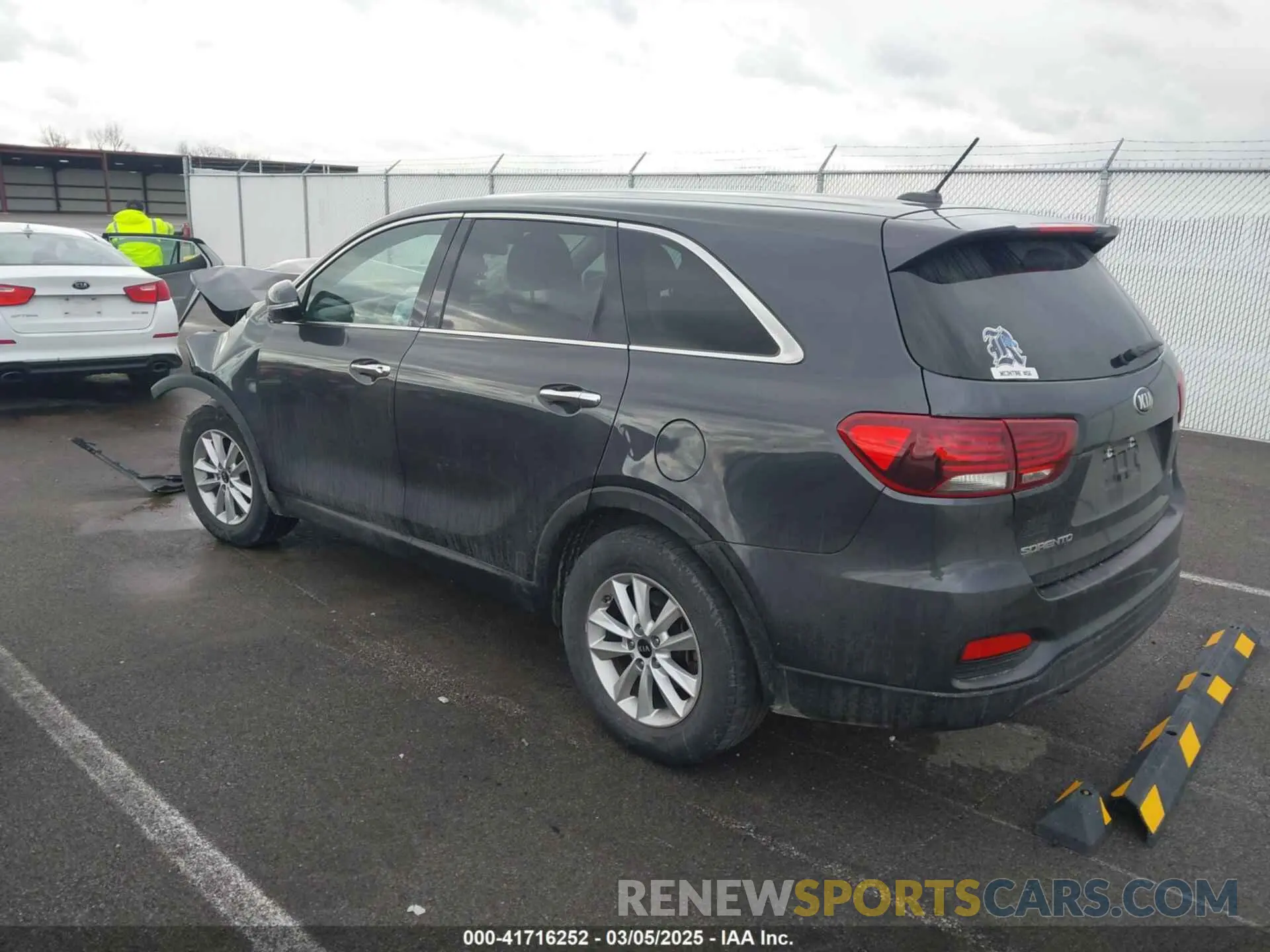3 Photograph of a damaged car 5XYPG4A32KG510776 KIA SORENTO 2019