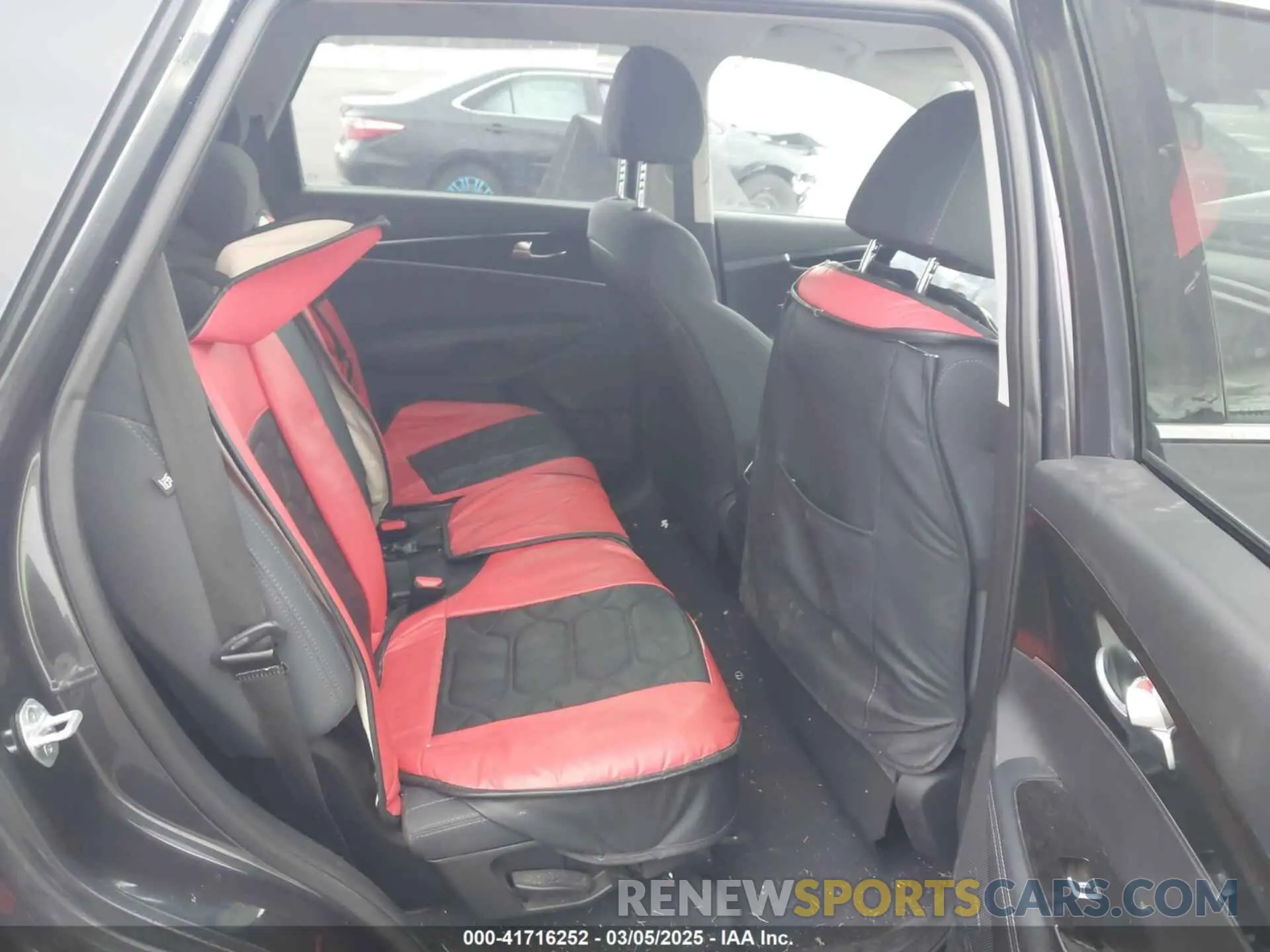 8 Photograph of a damaged car 5XYPG4A32KG510776 KIA SORENTO 2019