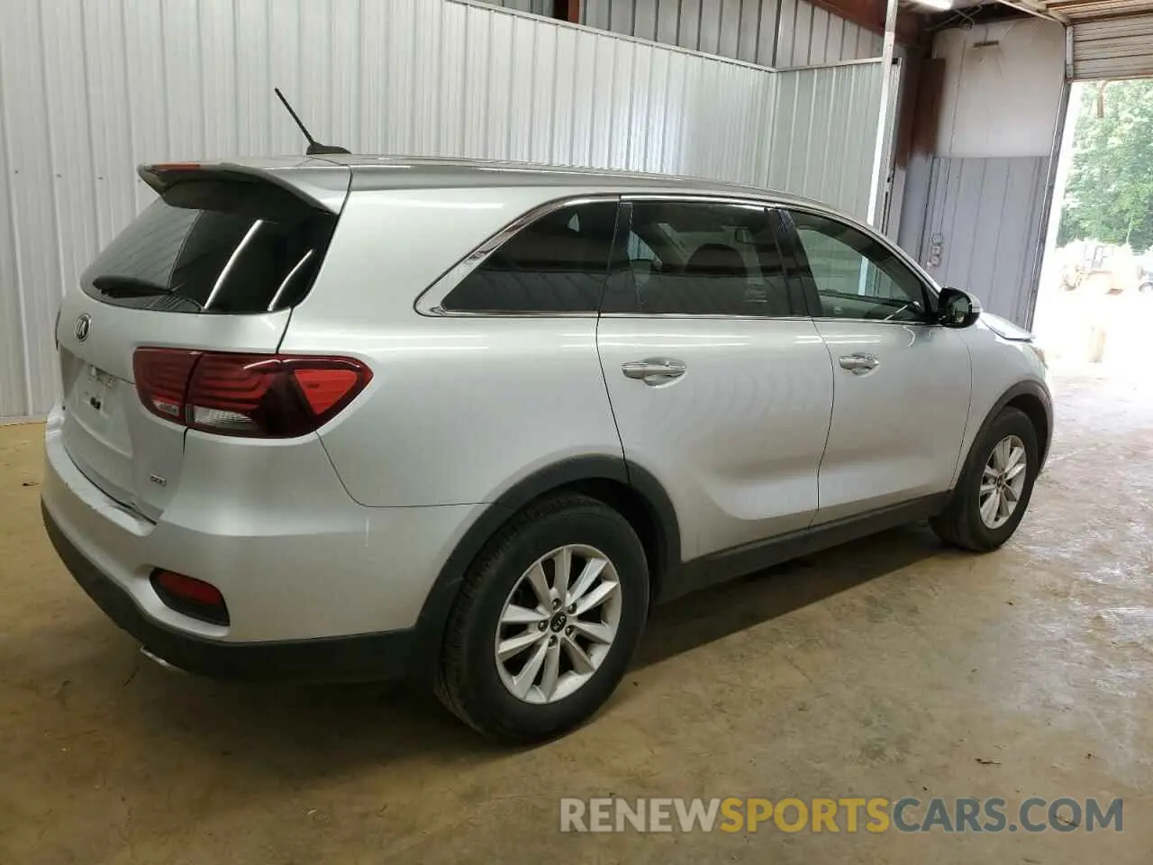 3 Photograph of a damaged car 5XYPG4A32KG583114 KIA SORENTO 2019