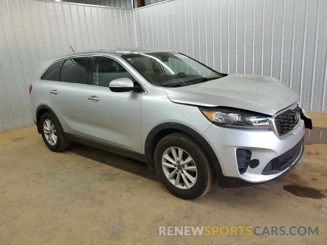 4 Photograph of a damaged car 5XYPG4A32KG583114 KIA SORENTO 2019