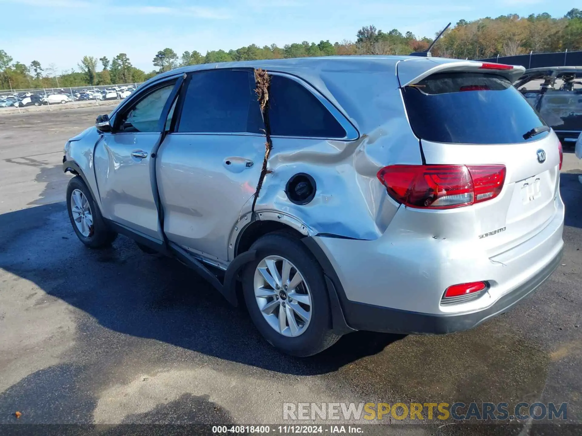 3 Photograph of a damaged car 5XYPG4A32KG583159 KIA SORENTO 2019