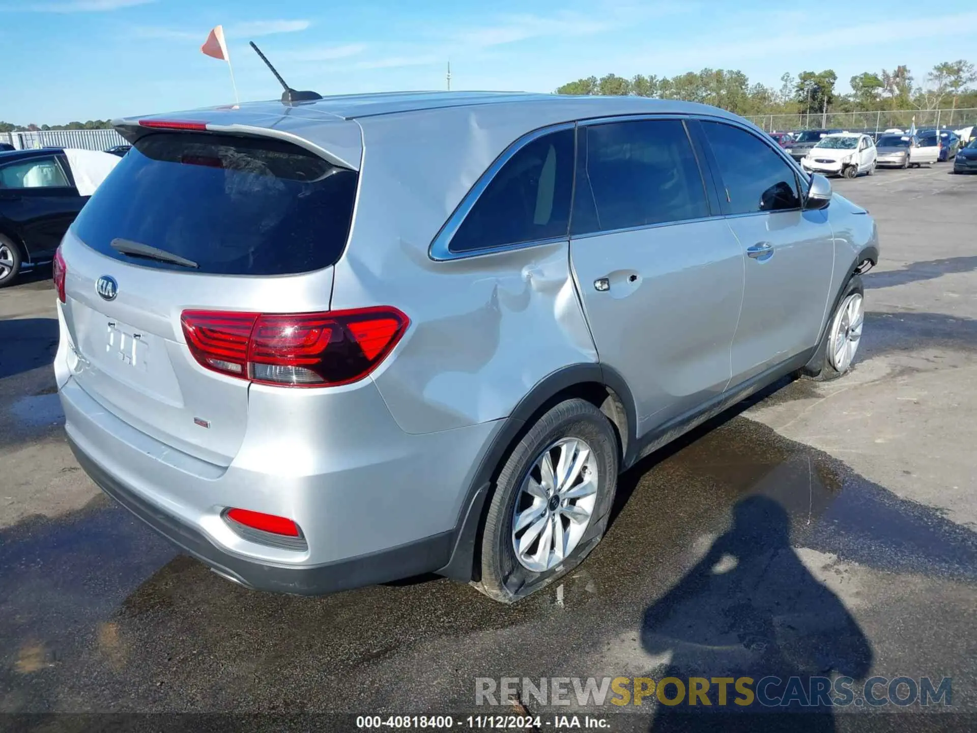 4 Photograph of a damaged car 5XYPG4A32KG583159 KIA SORENTO 2019