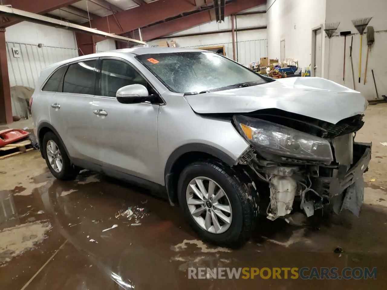 4 Photograph of a damaged car 5XYPG4A32KG589365 KIA SORENTO 2019