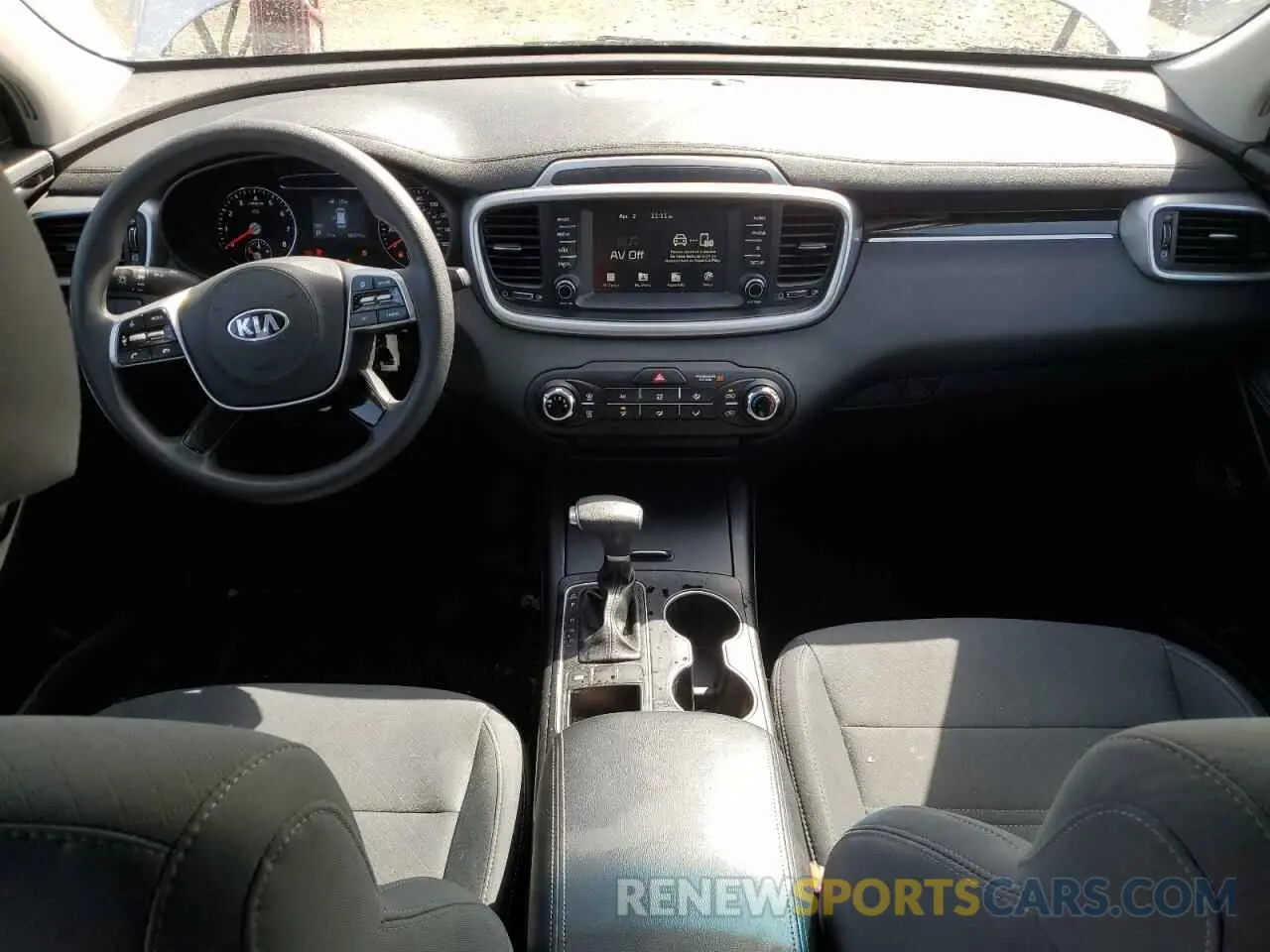 8 Photograph of a damaged car 5XYPG4A32KG591908 KIA SORENTO 2019